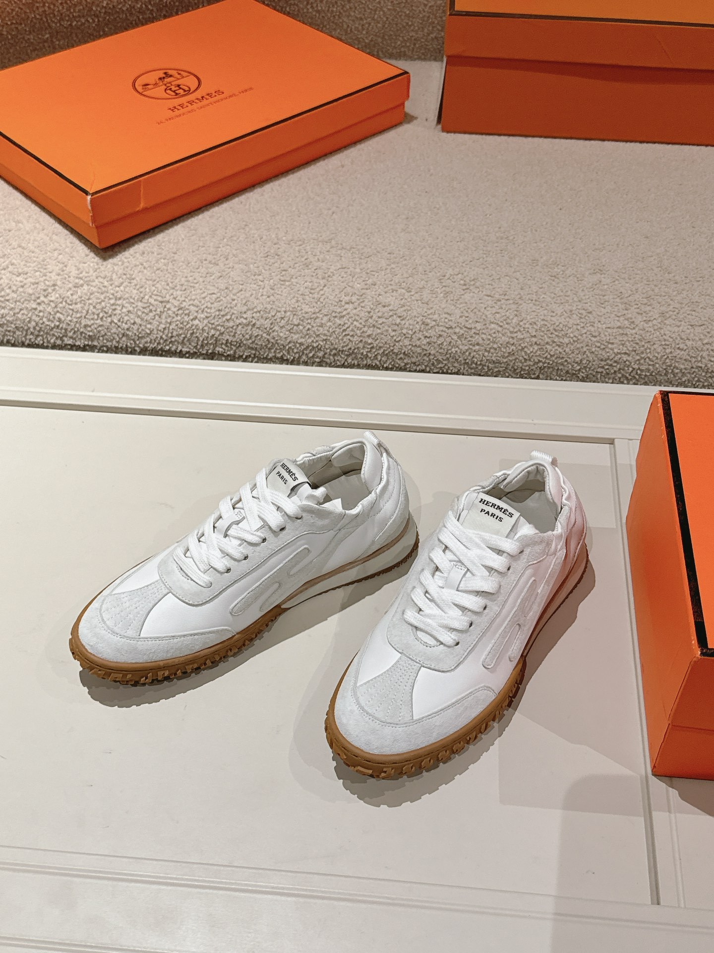 White Suede Stitching Retro Sneakers Lace Up Non Slip Gum Rubber Sole Lightweight Casual Walking Trainers For Women