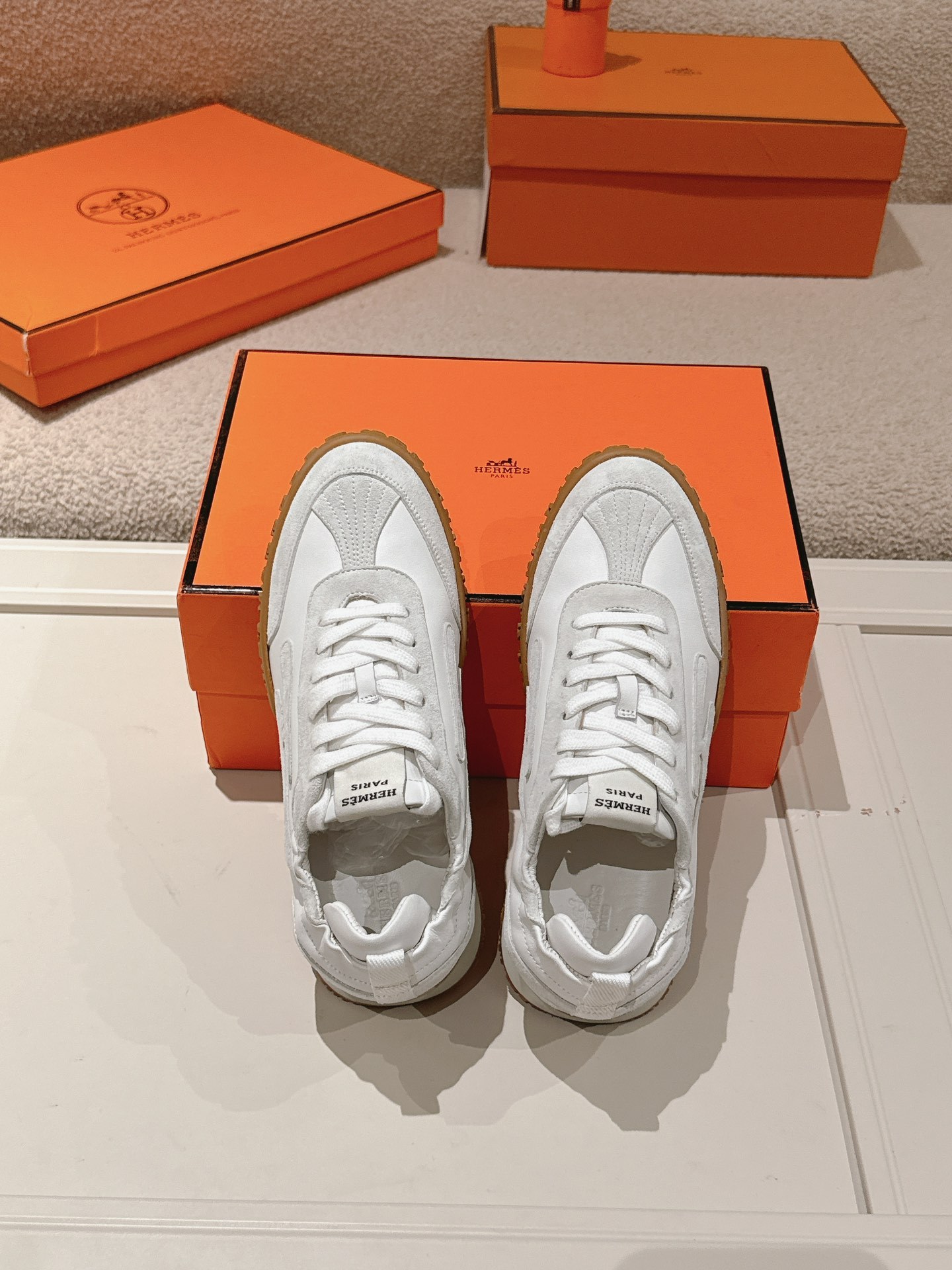 White Suede Stitching Retro Sneakers Lace Up Non Slip Gum Rubber Sole Lightweight Casual Walking Trainers For Women