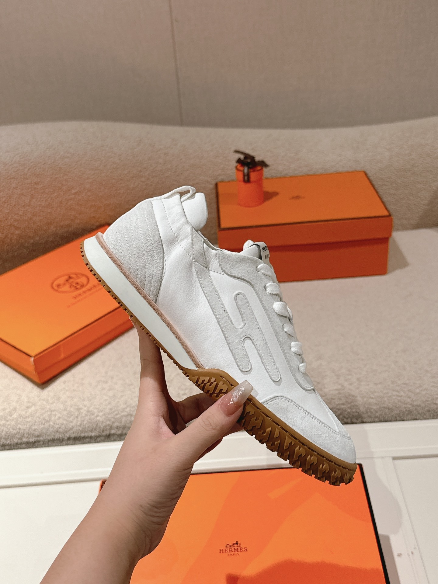 White Suede Stitching Retro Sneakers Lace Up Non Slip Gum Rubber Sole Lightweight Casual Walking Trainers For Women