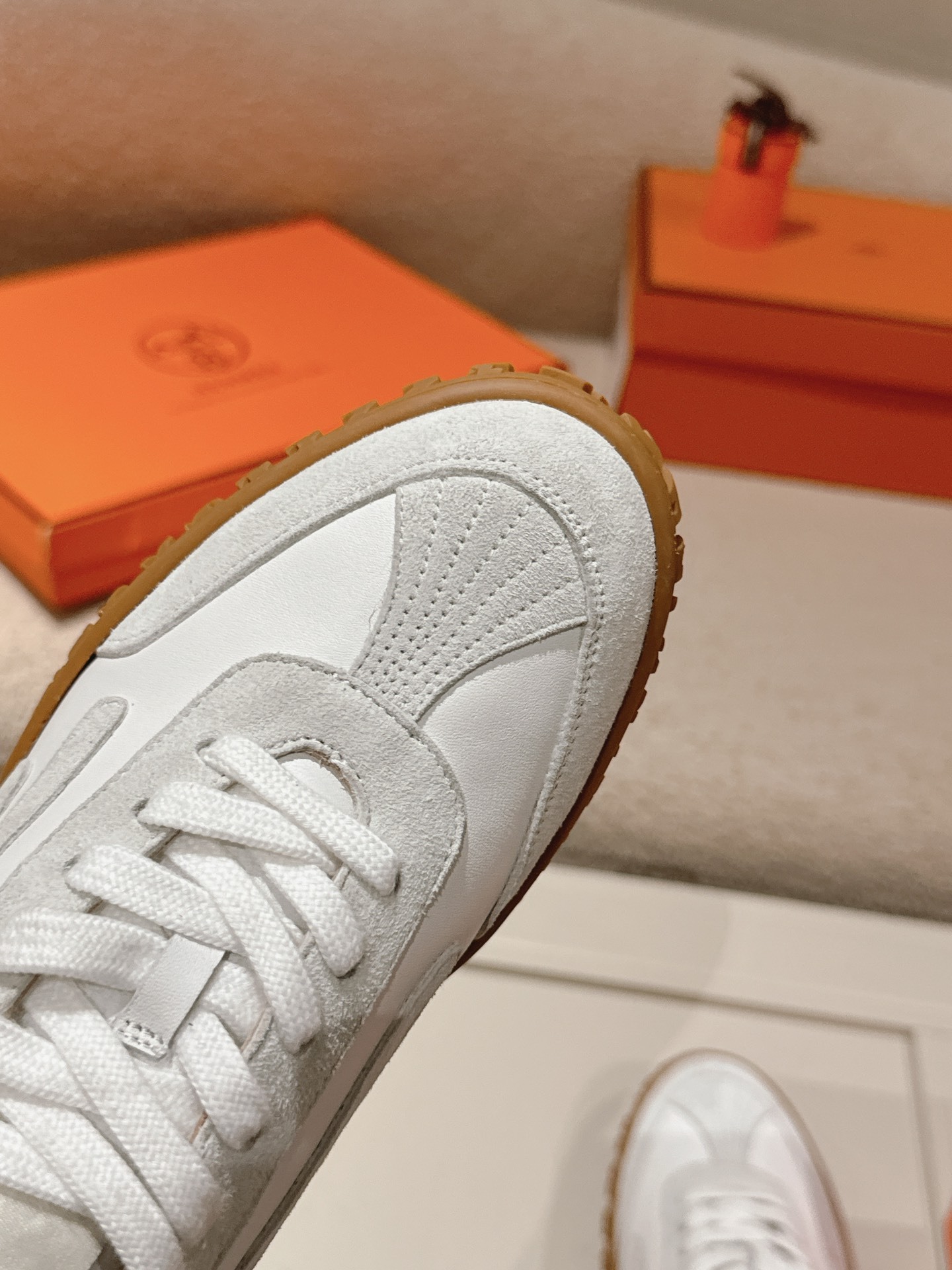 White Suede Stitching Retro Sneakers Lace Up Non Slip Gum Rubber Sole Lightweight Casual Walking Trainers For Women