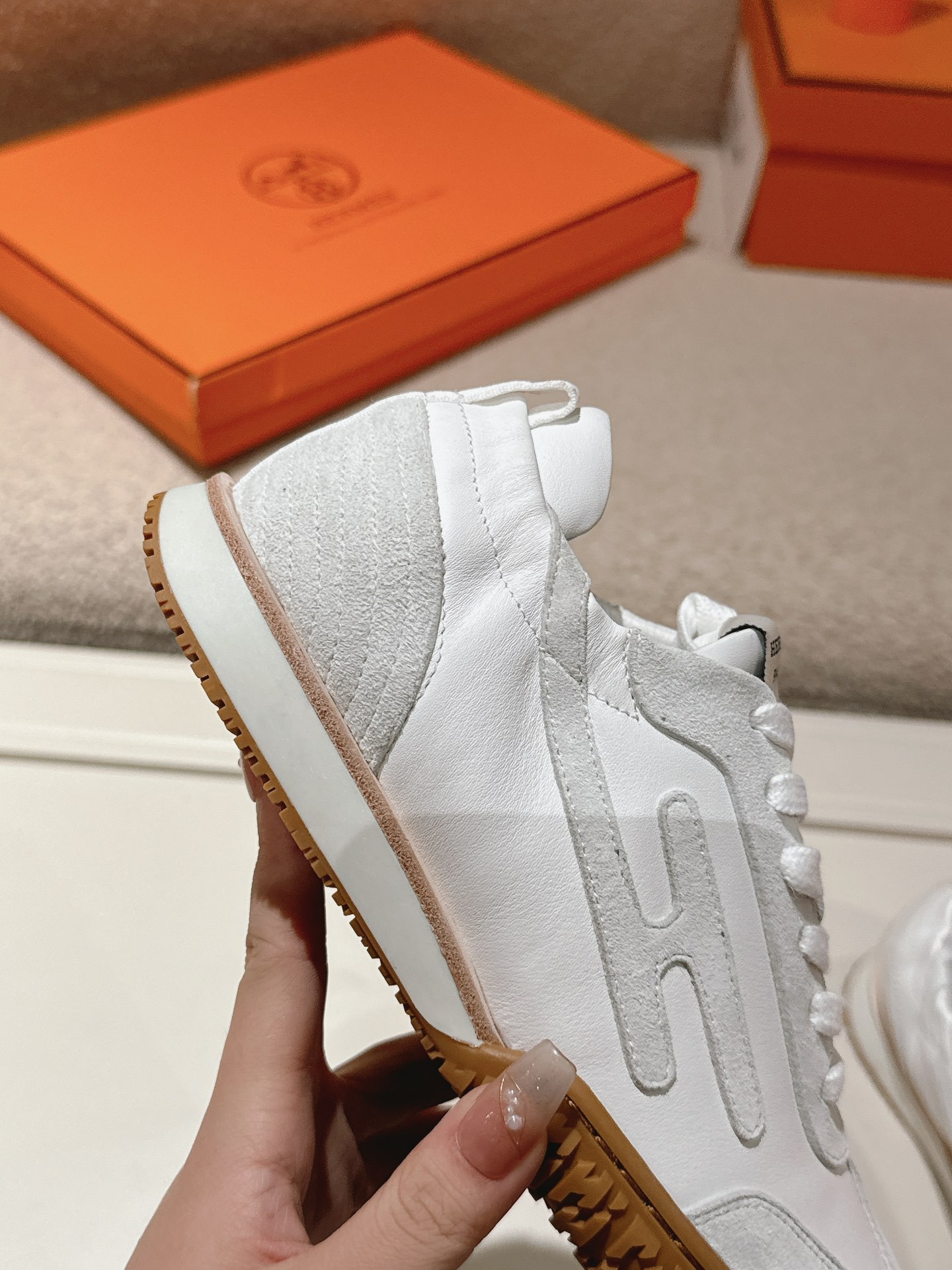 White Suede Stitching Retro Sneakers Lace Up Non Slip Gum Rubber Sole Lightweight Casual Walking Trainers For Women
