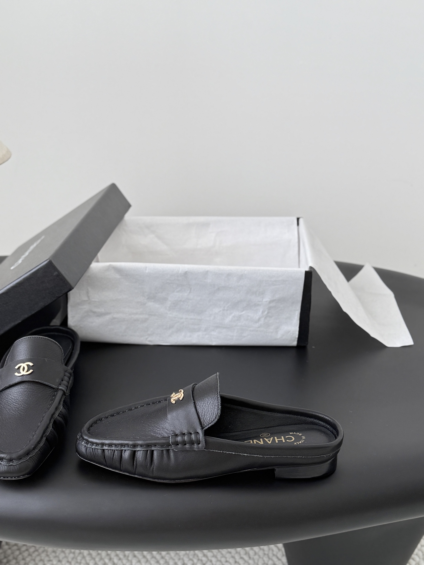 Black Leather Slip On Loafers Women Classic Metal Logo Flat Casual Driving Shoes
