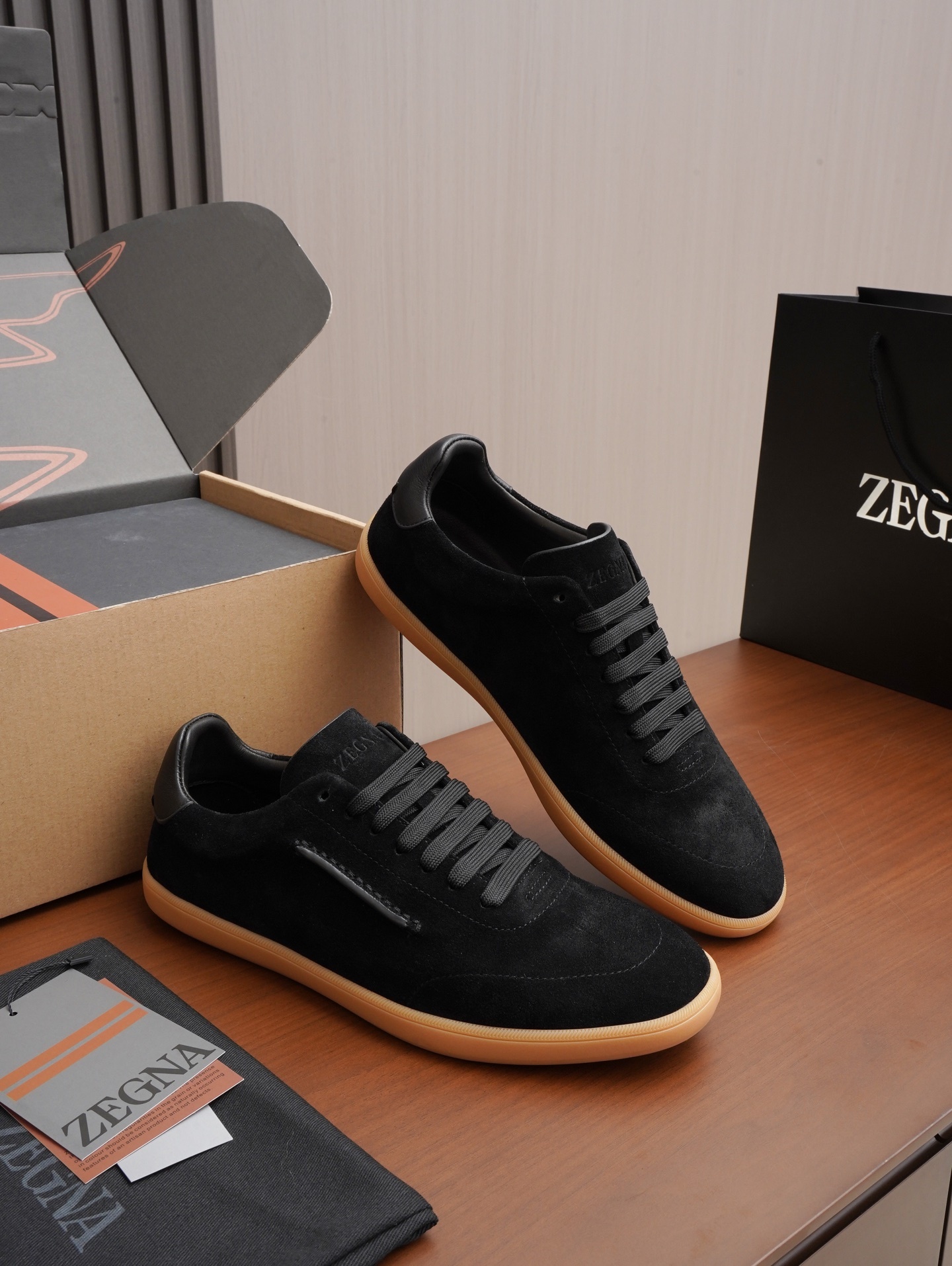 Black Suede Men Casual Sneakers Non Slip Rubber Sole Retro Low Top Daily Walking Flat Shoes