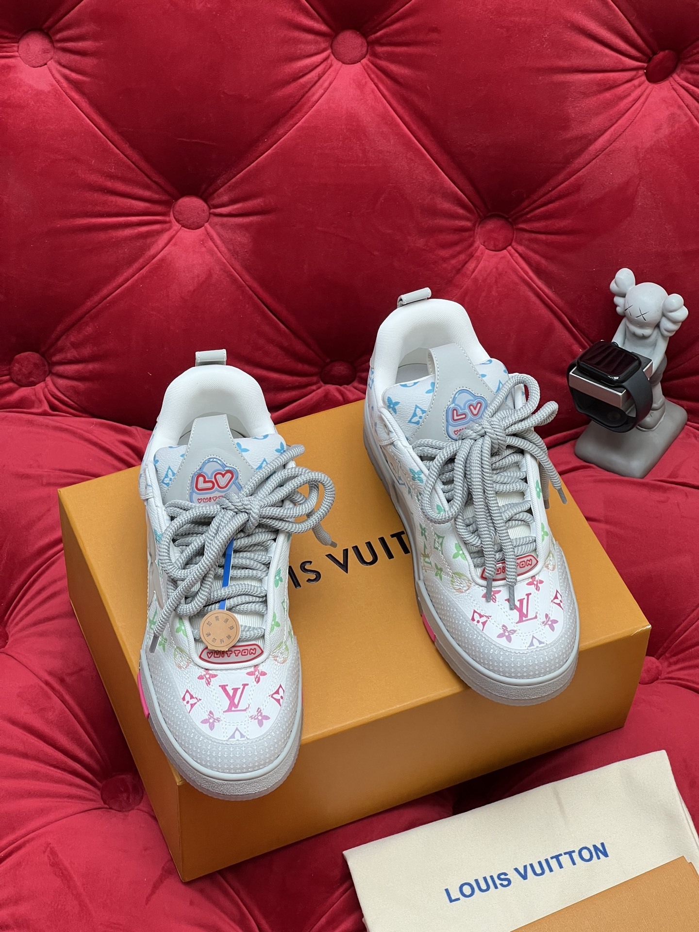 Unisex White Colorful Graffiti Print Low Top Skate Shoes Lace Up Casual Sneakers Breathable Non-slip Wear Resistant Street Daily Walking Shoes