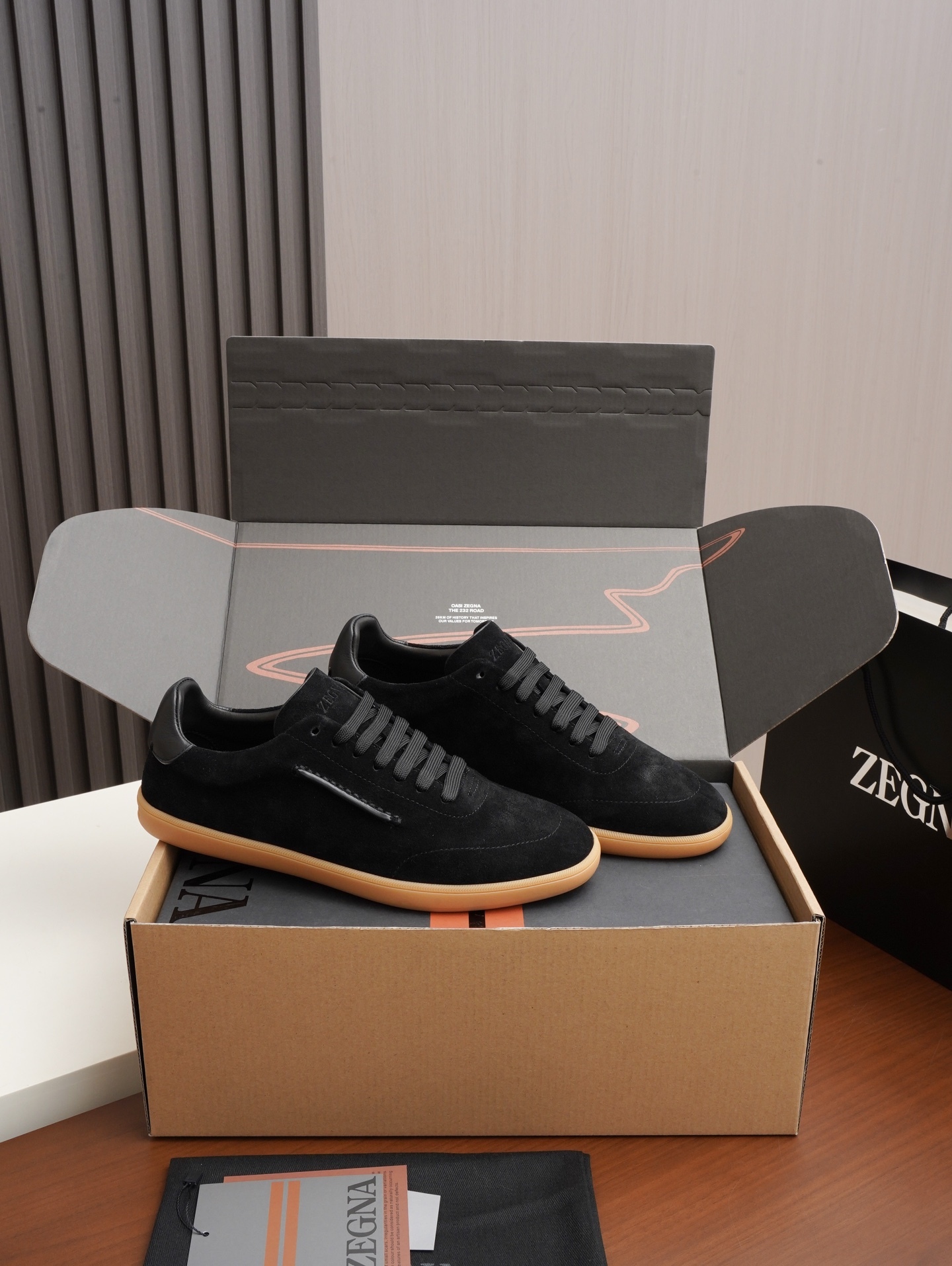 Black Suede Men Casual Sneakers Non Slip Rubber Sole Retro Low Top Daily Walking Flat Shoes