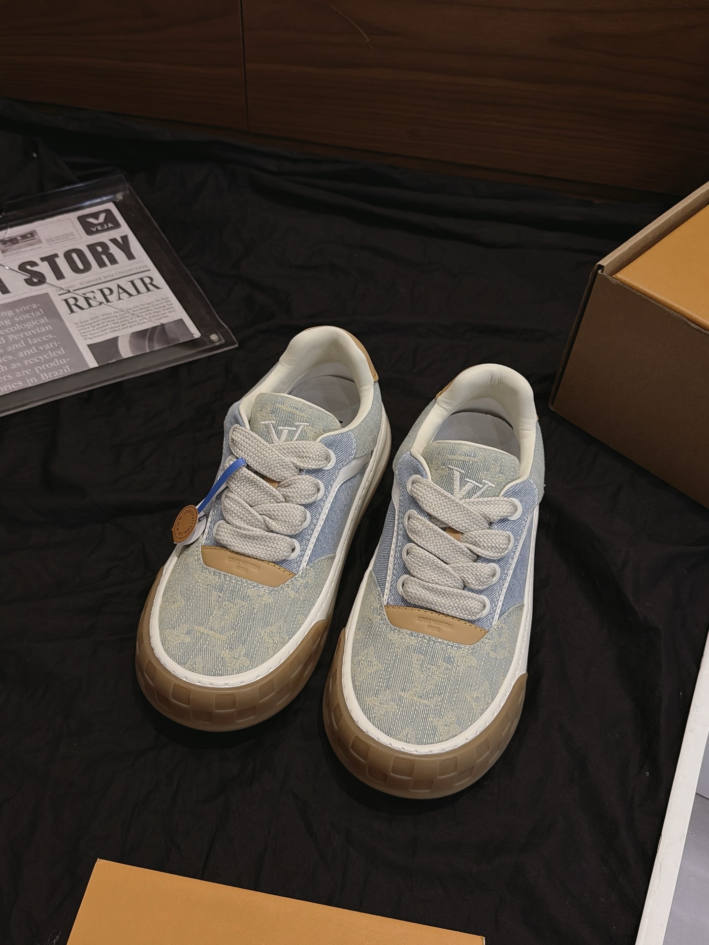 Light Blue Washed Denim Low Top Skate Shoes White Side Stripe Gum Rubber Sole Retro Casual Board Sneakers Unisex