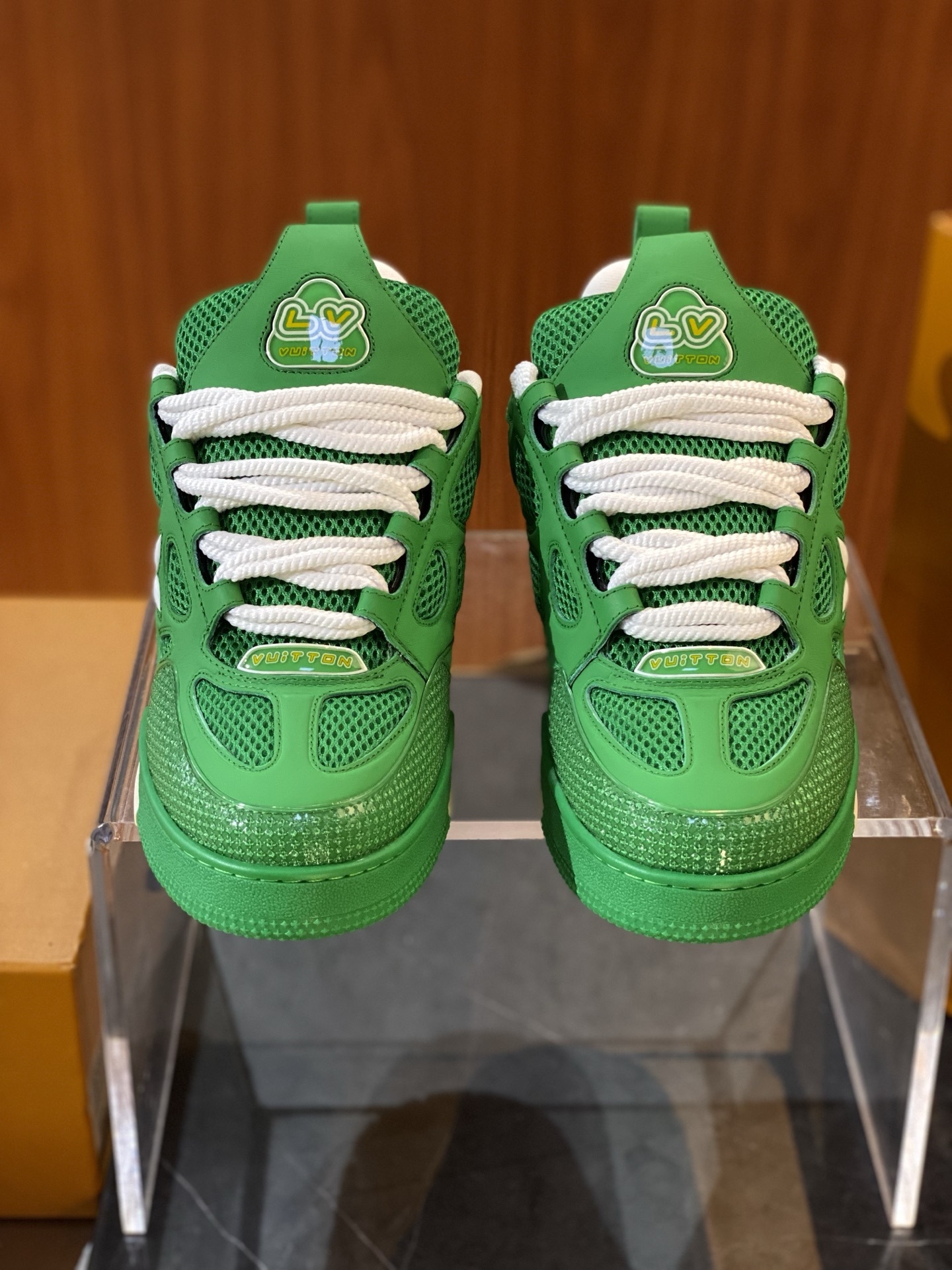 Men Solid Color Breathable Mesh Skate Shoes Low Top Lace Up Casual Sneakers Non Slip Thick Sole Fashion Street Shoes 2 Colors Green Blue Available
