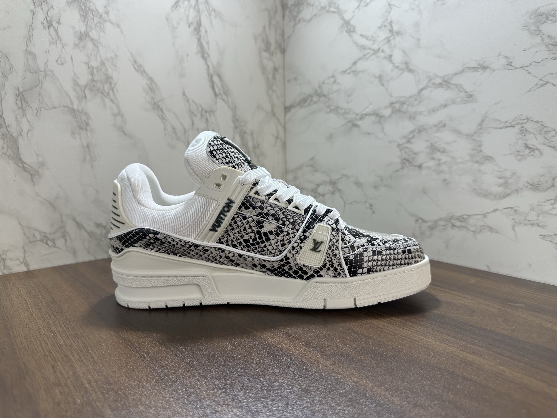 Men Retro Printed Patchwork Skate Shoes Low Top Lace Up Casual Sneakers Wear-resistant Non-slip Thick Sole Street Fashion Walking Shoes