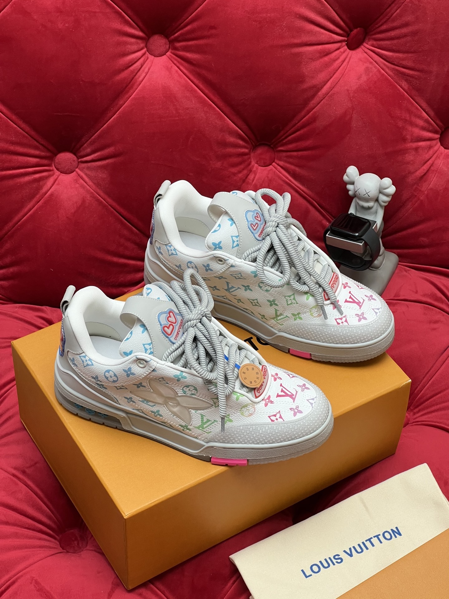 Unisex White Colorful Graffiti Print Low Top Skate Shoes Lace Up Casual Sneakers Breathable Non-slip Wear Resistant Street Daily Walking Shoes