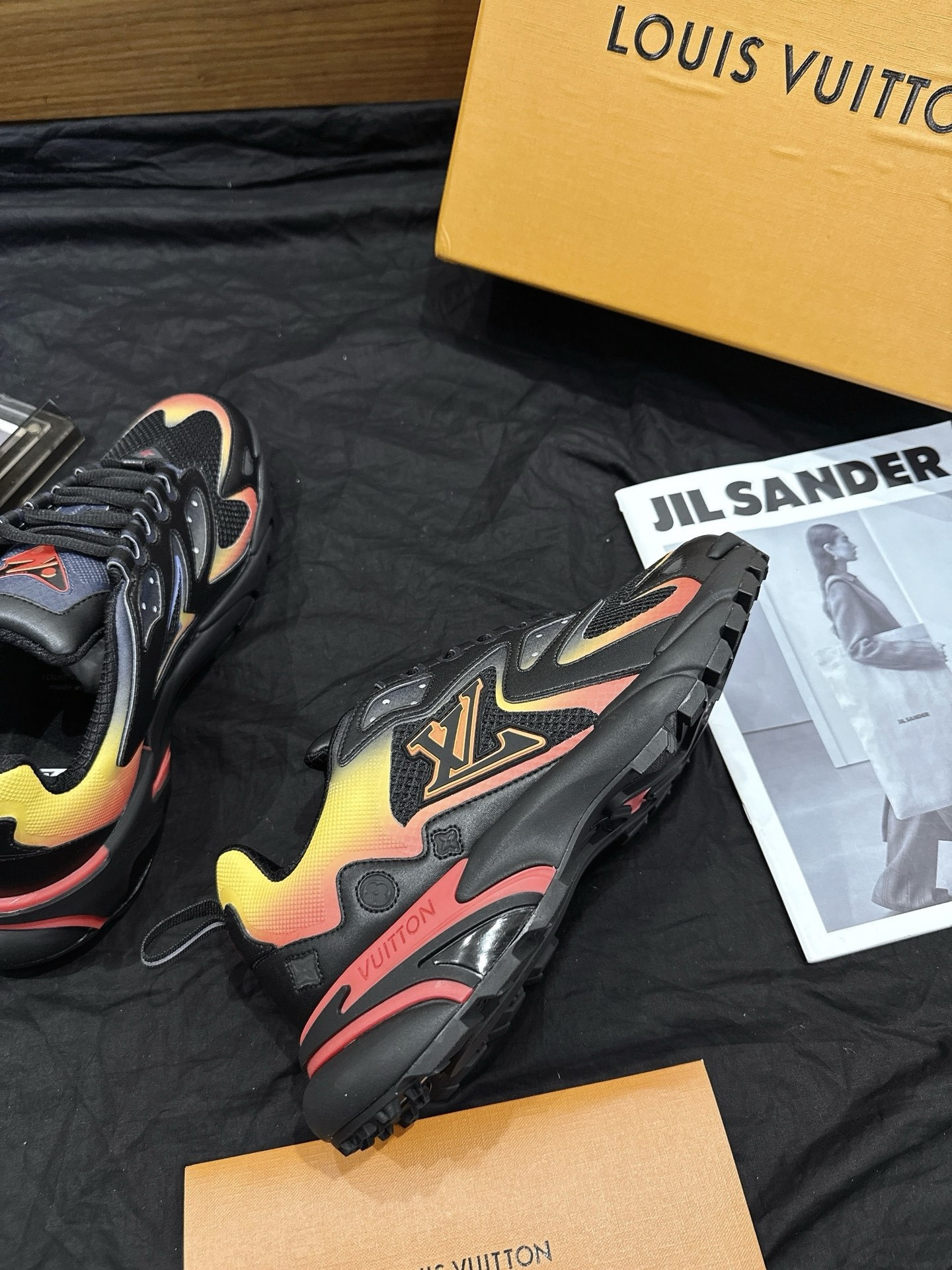 Black Gradient Red Orange Flame Print Chunky Dad Shoes Men Breathable Mesh Platform Sneakers Non Slip Outdoor Casual Sports Trainers