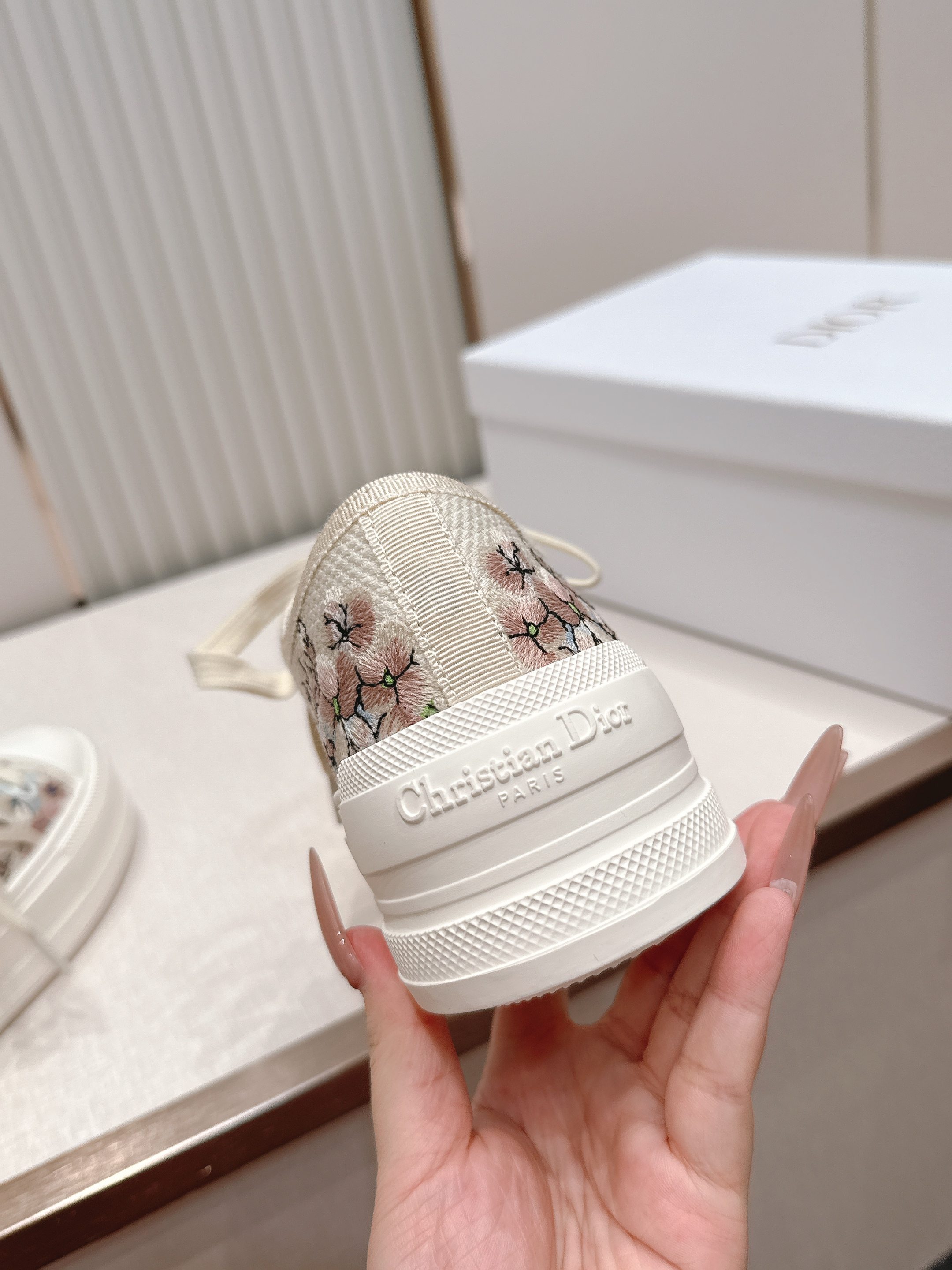 Women Floral Print Canvas Sneakers Light Platform Lace Up Casual Walking Shoes Vintage Flower Pattern Breathable Daily Flat Shoes