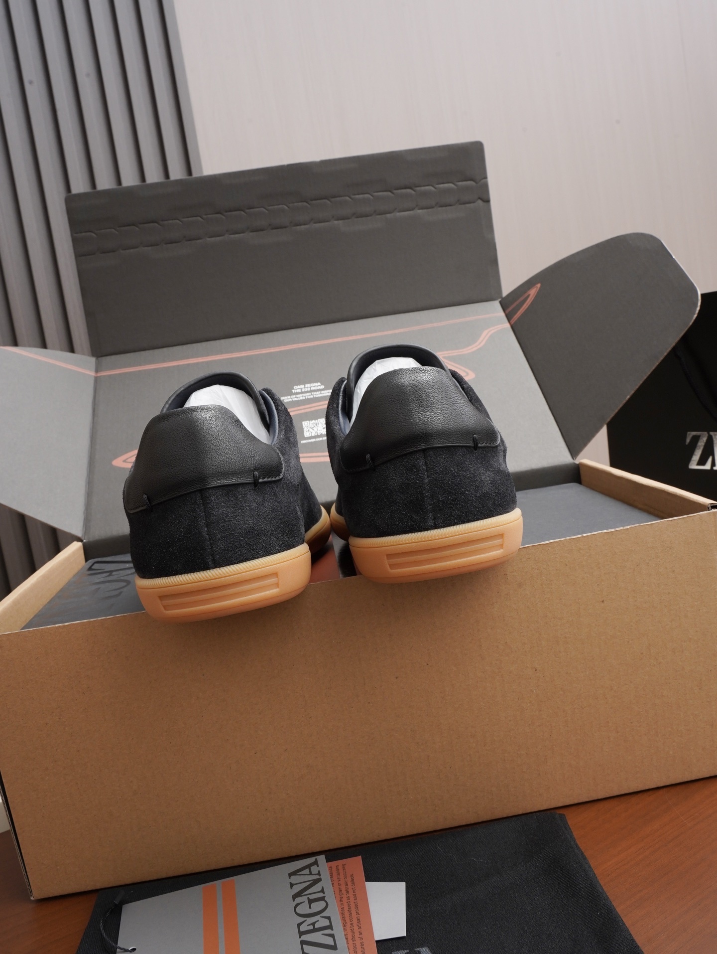 Black Suede Men Casual Sneakers Non Slip Rubber Sole Retro Low Top Daily Walking Flat Shoes