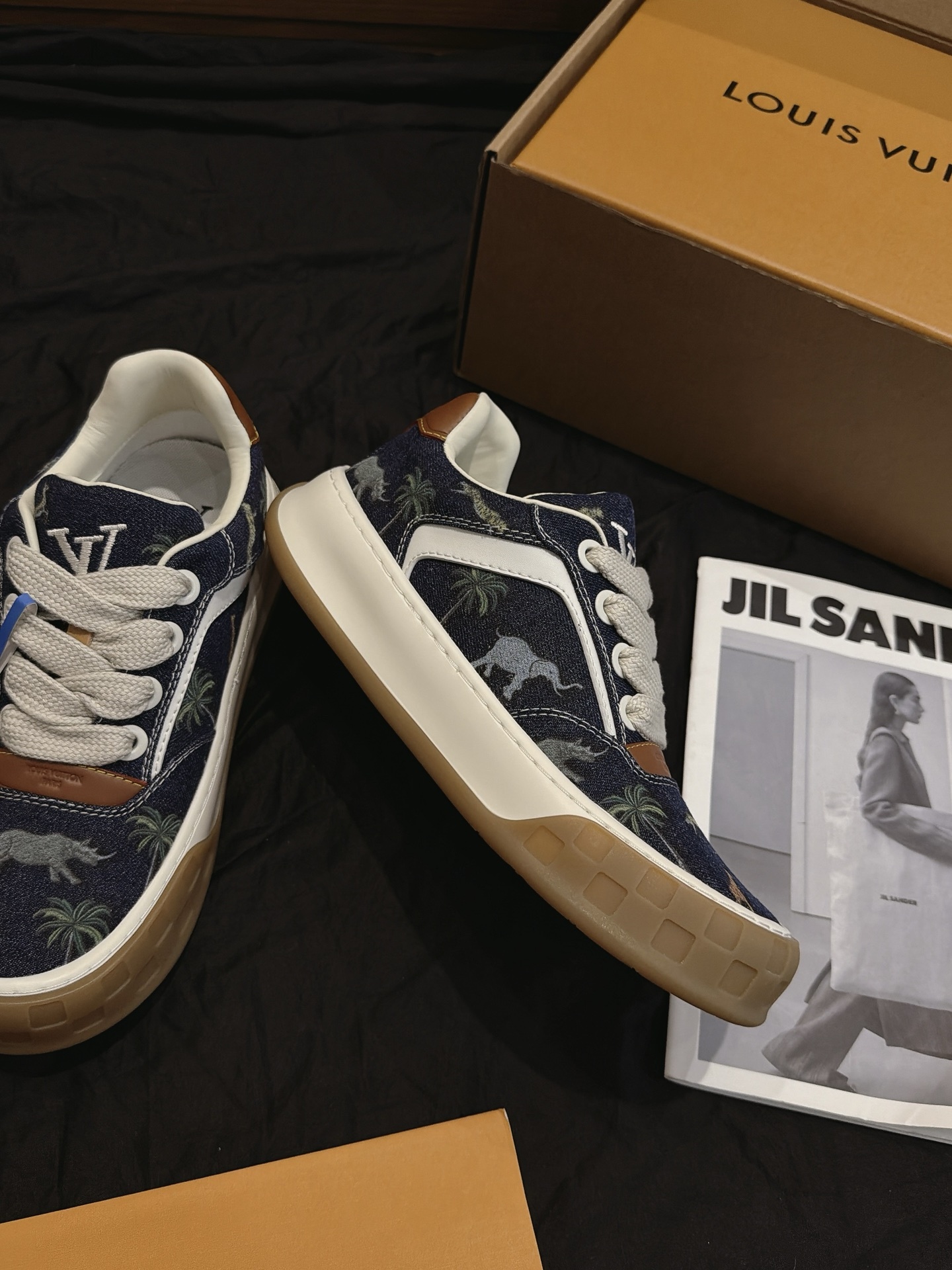 Dark Denim Printed Canvas Casual Skate Shoes White Side Stripe Gum Rubber Sole Retro Low Top Sneakers Unisex