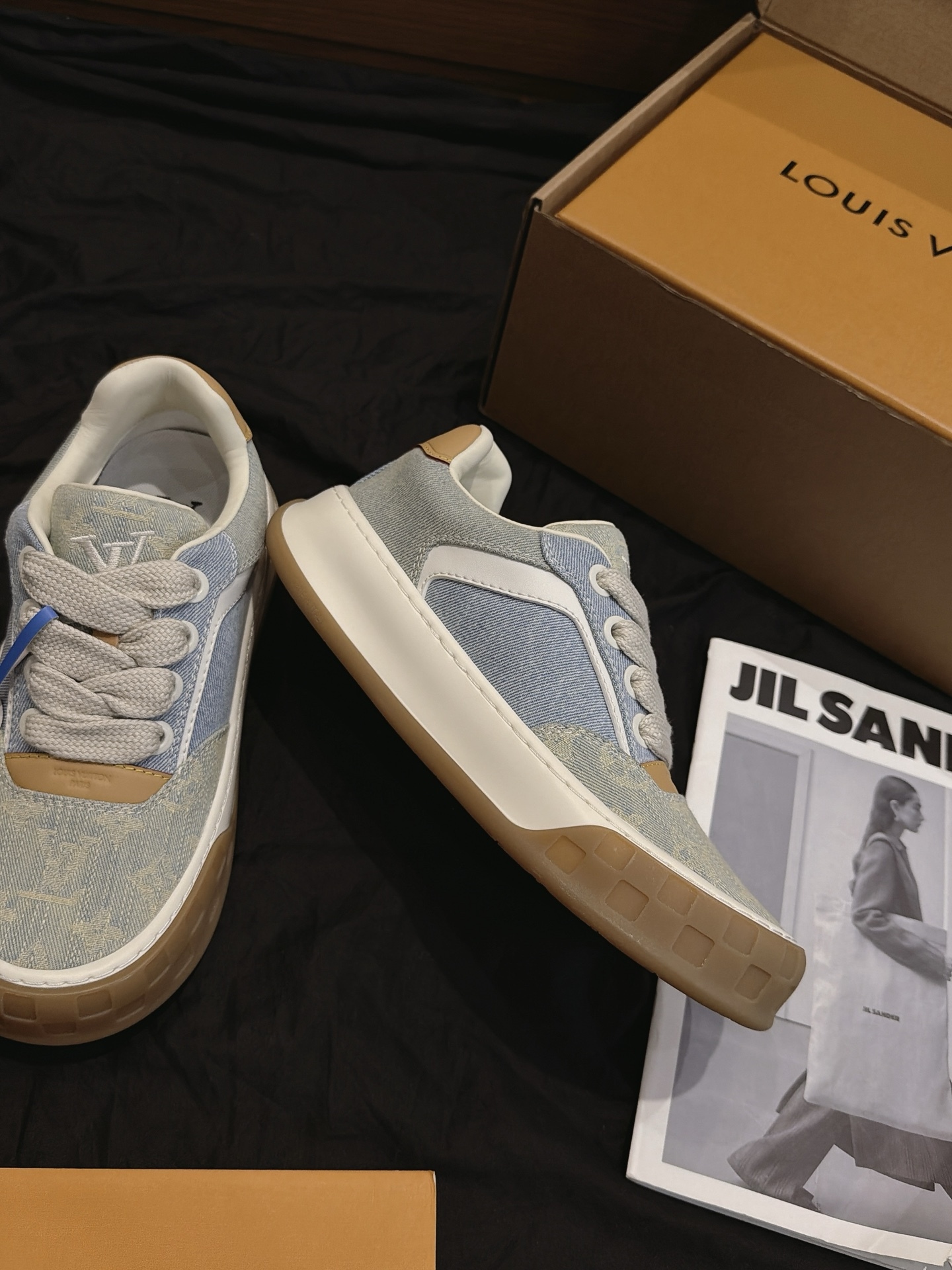 Light Blue Washed Denim Low Top Skate Shoes White Side Stripe Gum Rubber Sole Retro Casual Board Sneakers Unisex