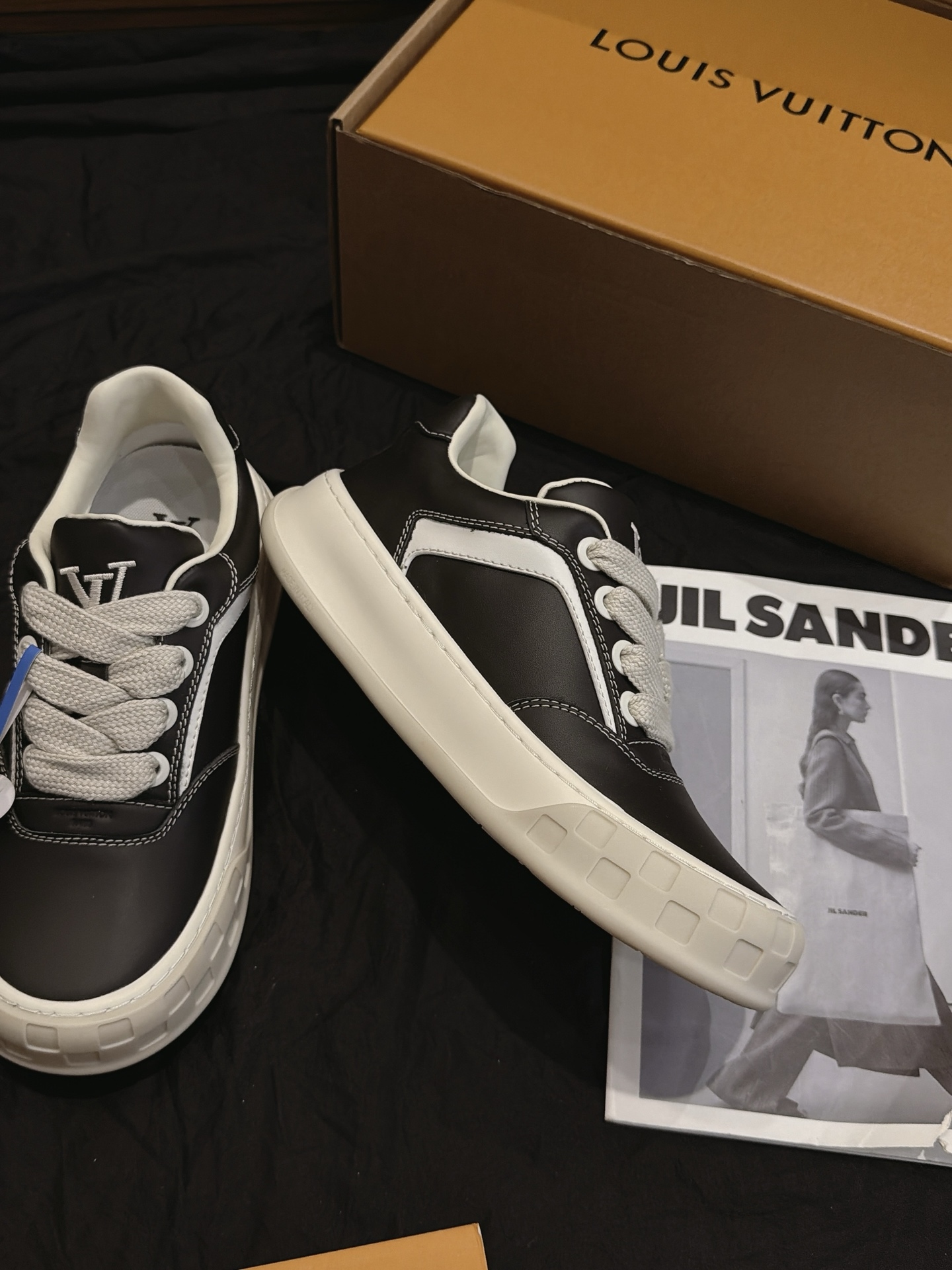 Black Leather Low Top Skate Shoes White Geometric Side Strip Thick Sole Non Slip Casual Board Sneakers Unisex