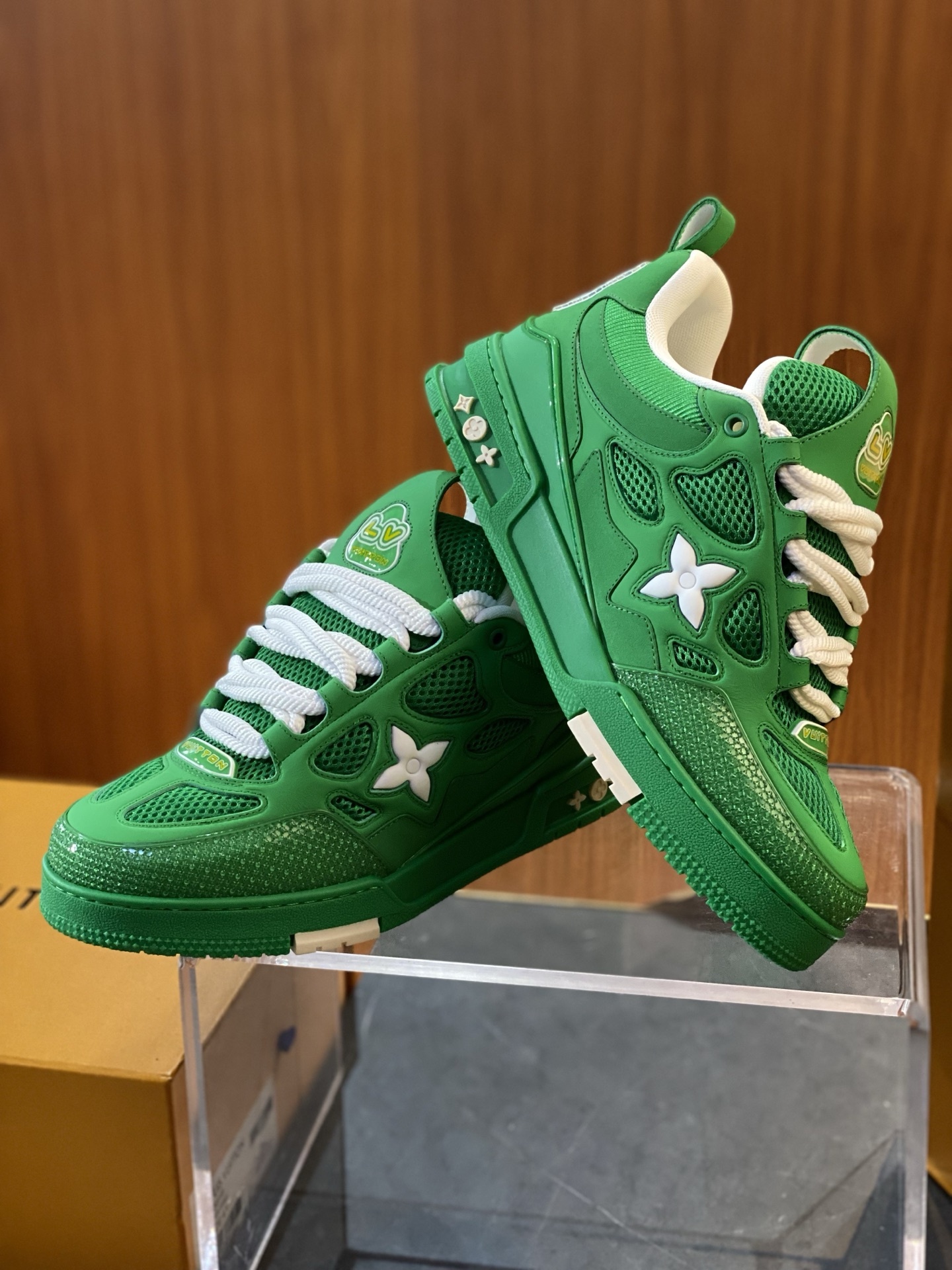 Men Solid Color Breathable Mesh Skate Shoes Low Top Lace Up Casual Sneakers Non Slip Thick Sole Fashion Street Shoes 2 Colors Green Blue Available