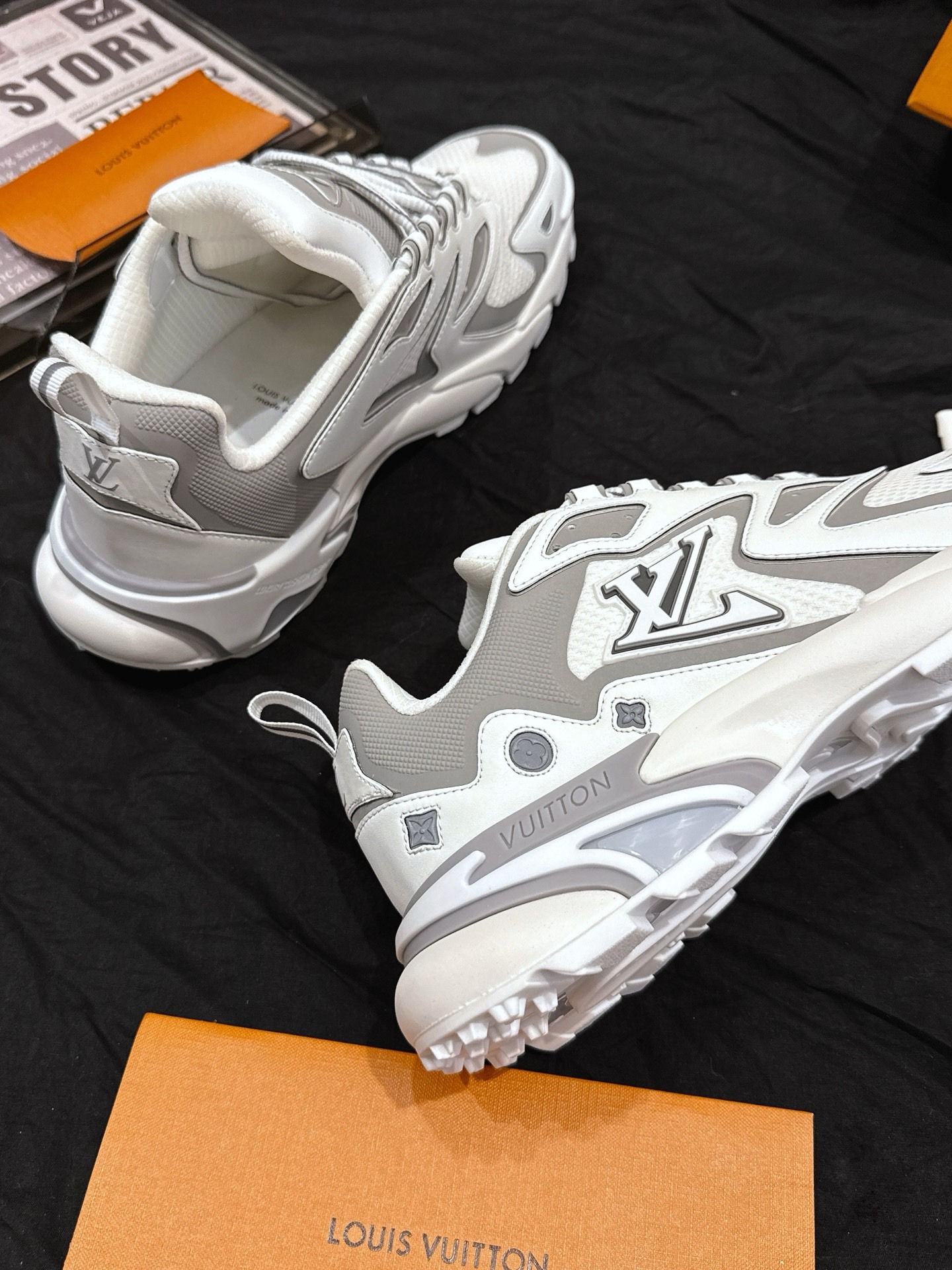 White Gray Breathable Mesh Chunky Sneakers Men Height Increasing Non Slip Casual Walking Sports Dad Shoes