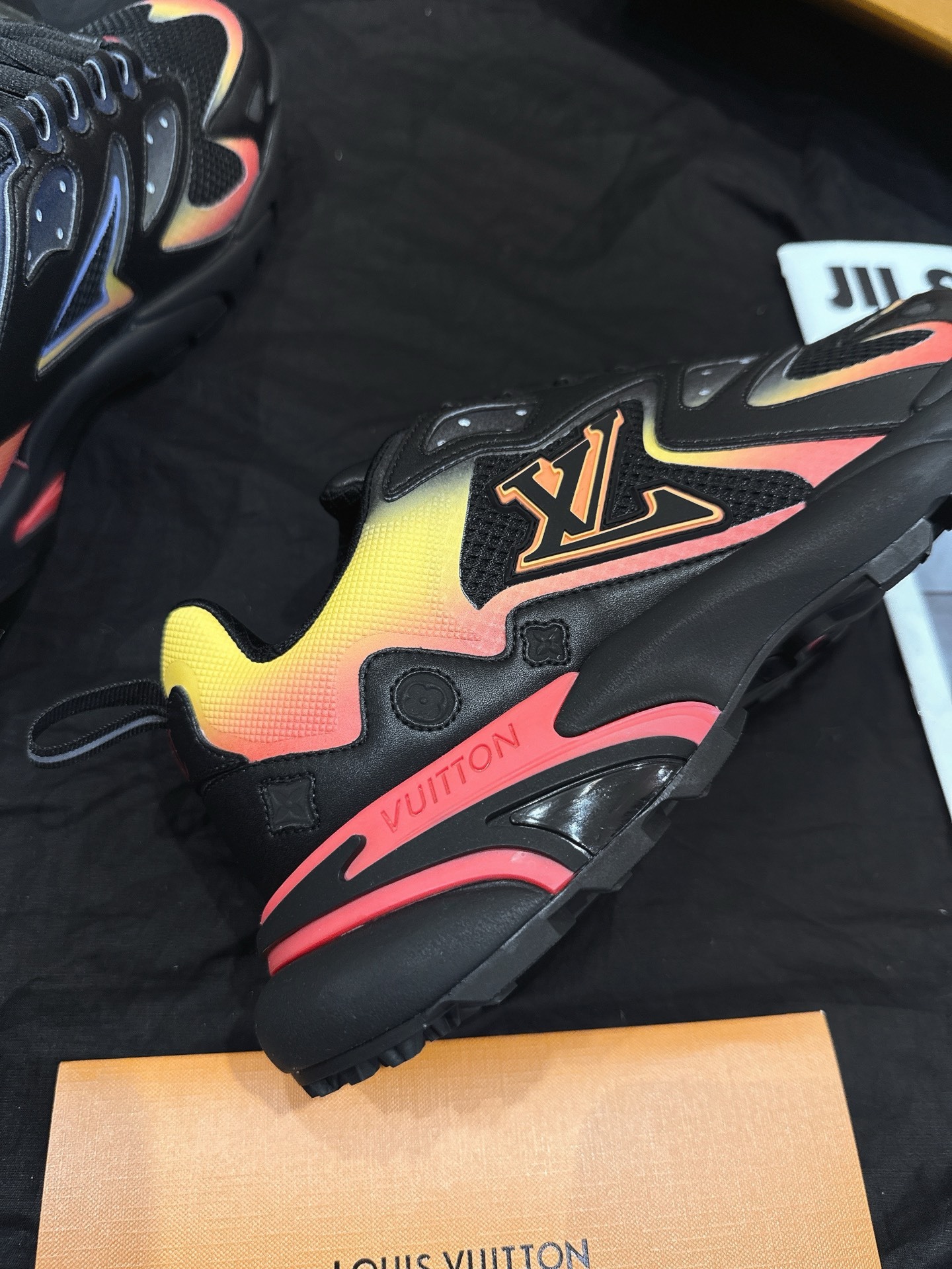 Black Gradient Red Orange Flame Print Chunky Dad Shoes Men Breathable Mesh Platform Sneakers Non Slip Outdoor Casual Sports Trainers