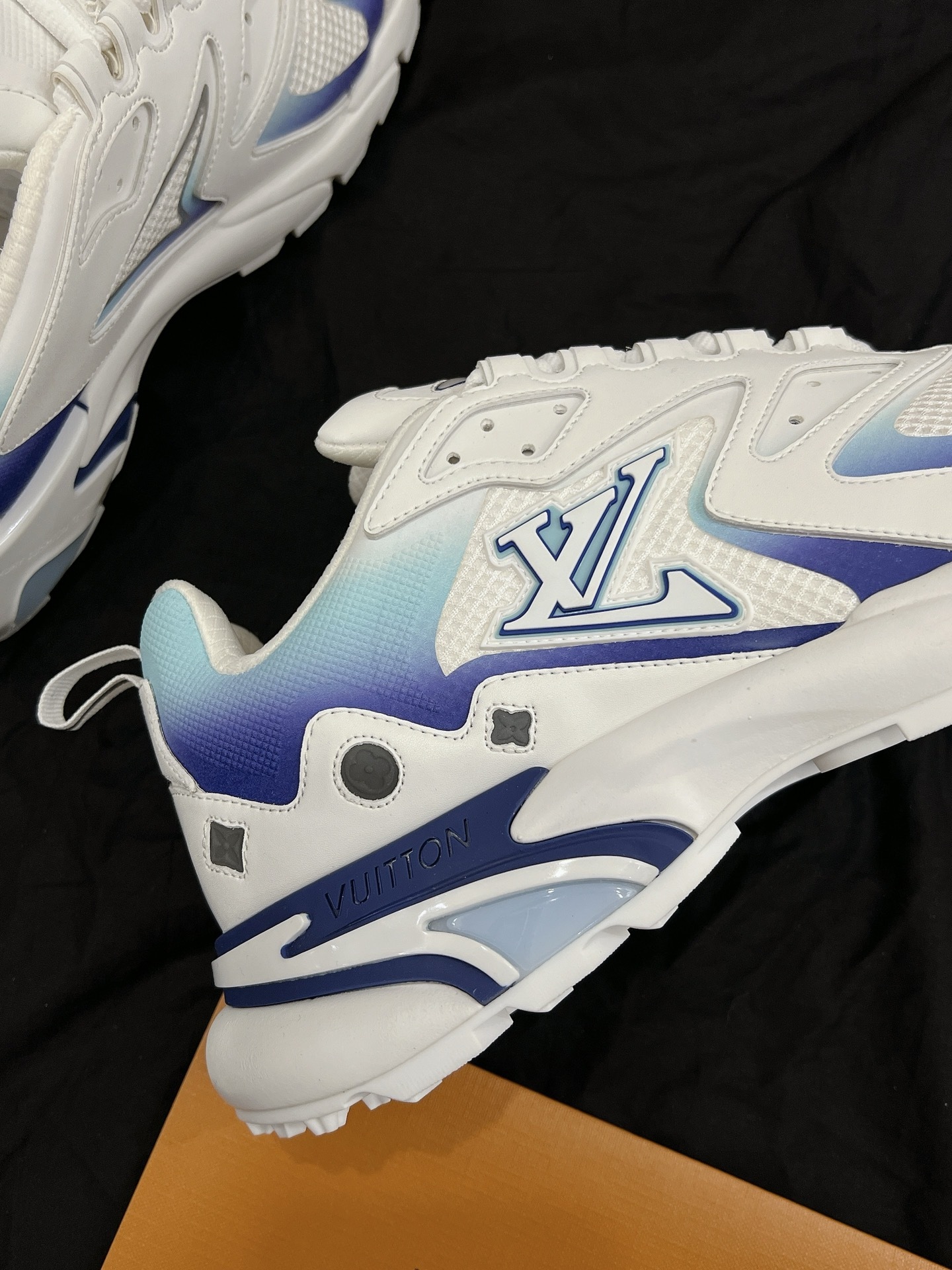 White Blue Gradient Chunky Platform Dad Shoes Men Breathable Mesh Sneakers Non-Slip Outdoor Walking Casual Sports Trainers