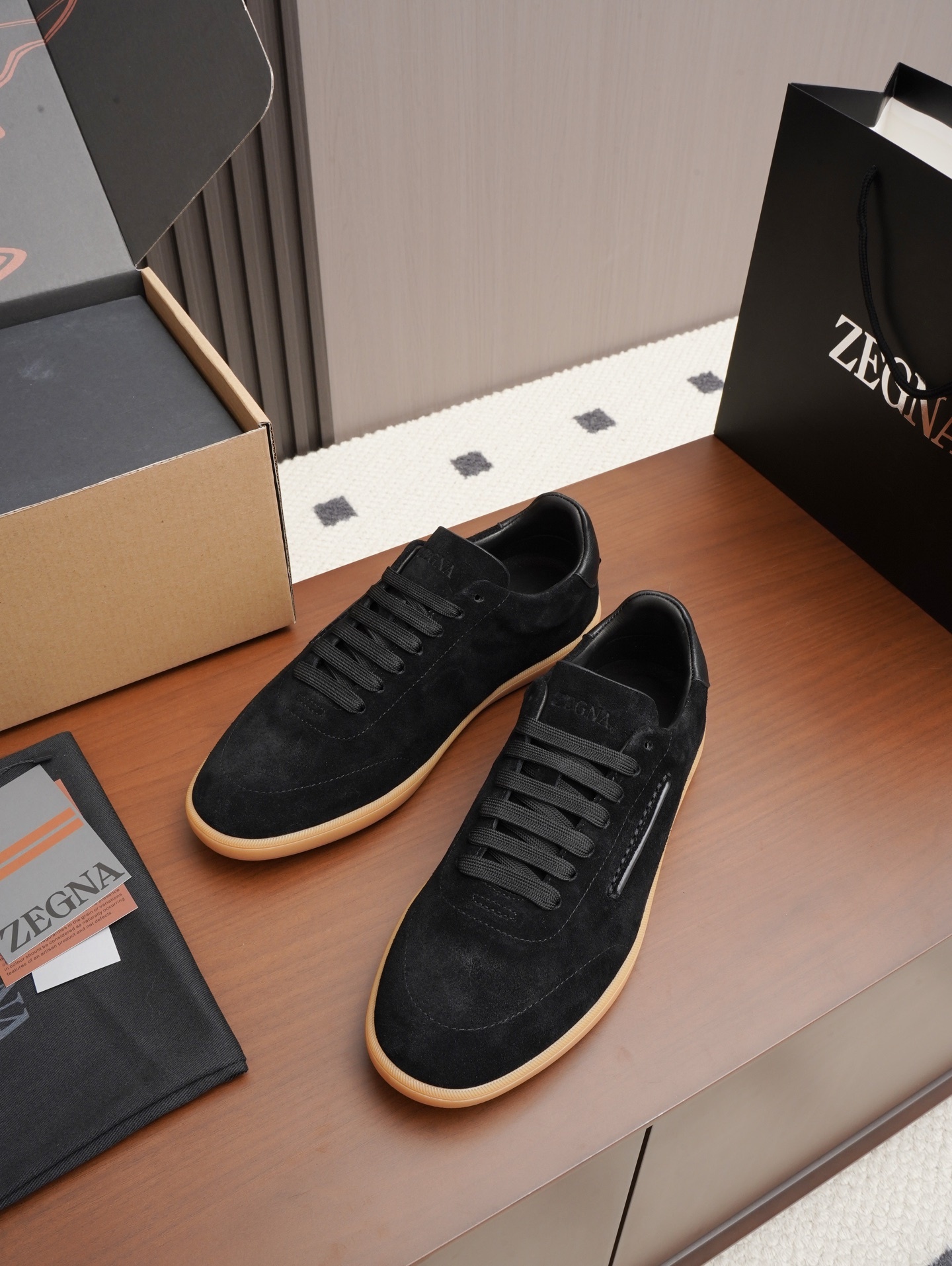 Black Suede Men Casual Sneakers Non Slip Rubber Sole Retro Low Top Daily Walking Flat Shoes