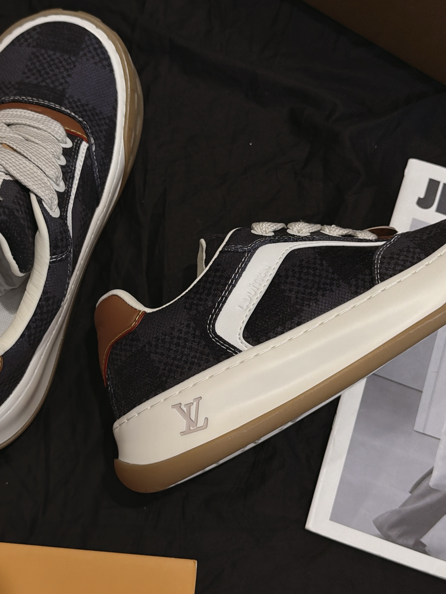 Dark Denim Stitching Casual Skate Shoes White Side Strip Gum Rubber Sole Retro Fashion Sneakers Unisex