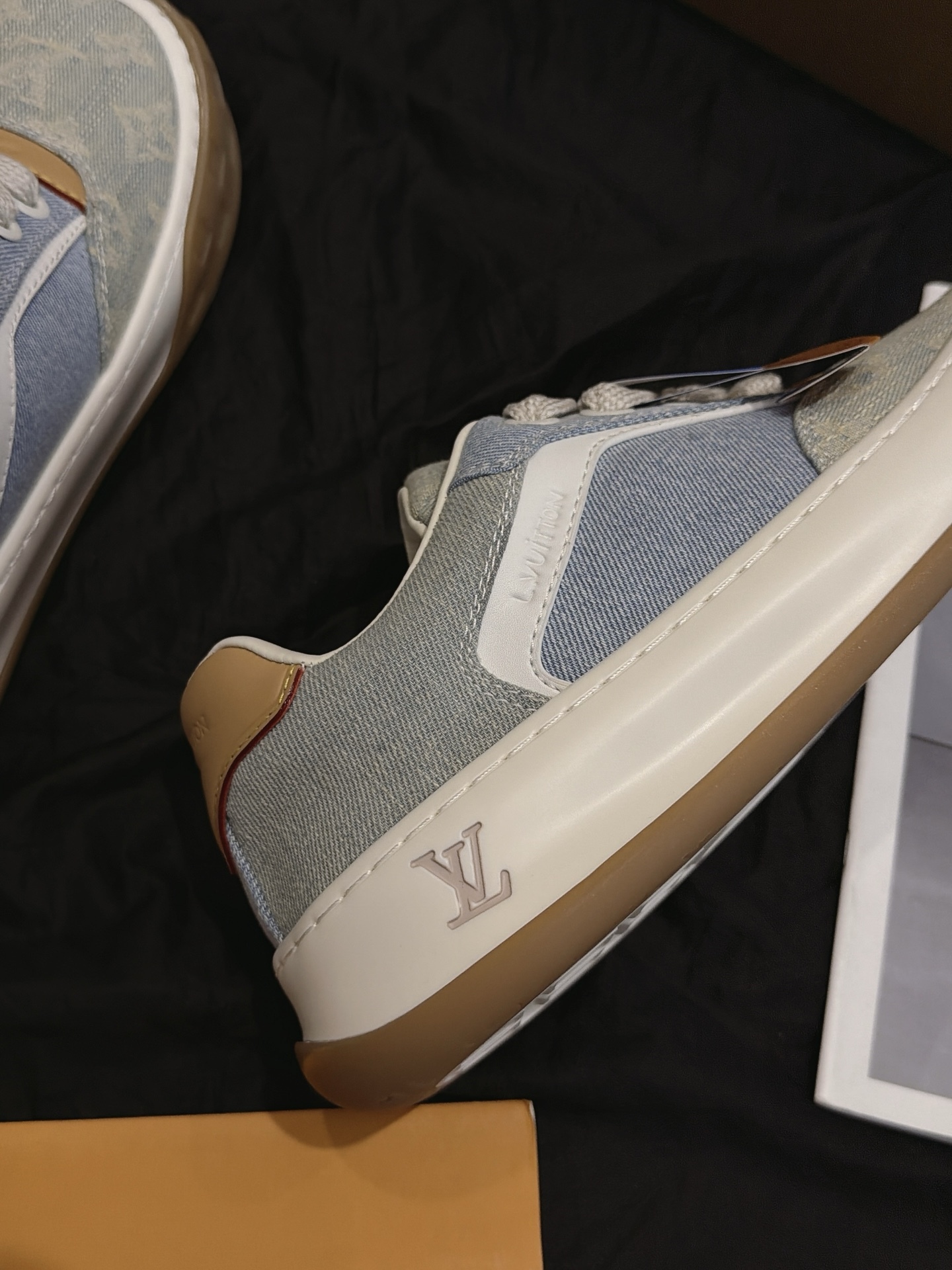 Light Blue Washed Denim Low Top Skate Shoes White Side Stripe Gum Rubber Sole Retro Casual Board Sneakers Unisex