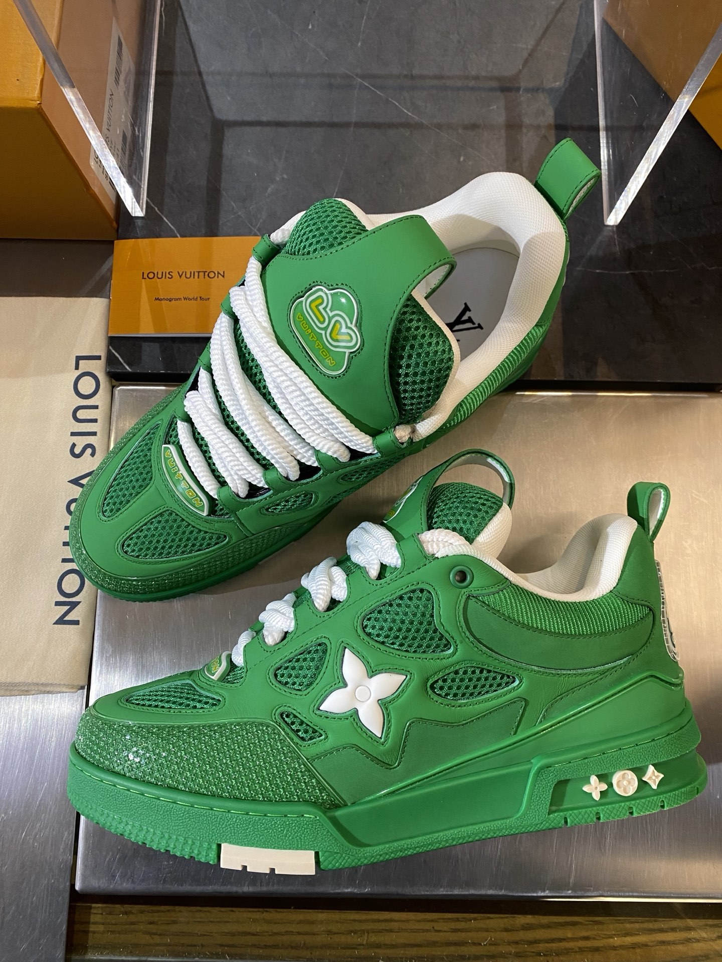 Men Solid Color Breathable Mesh Skate Shoes Low Top Lace Up Casual Sneakers Non Slip Thick Sole Fashion Street Shoes 2 Colors Green Blue Available