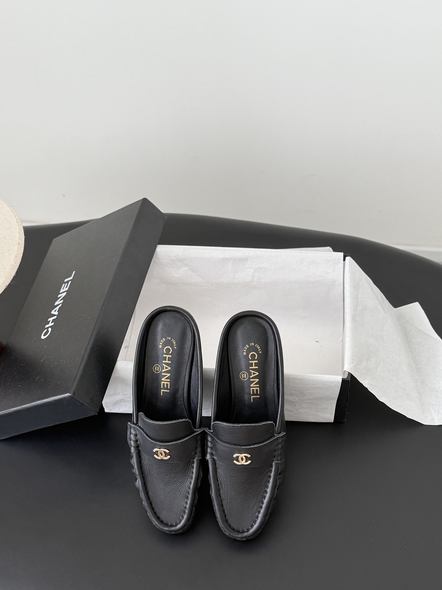 Black Leather Slip On Loafers Women Classic Metal Logo Flat Casual Driving Shoes