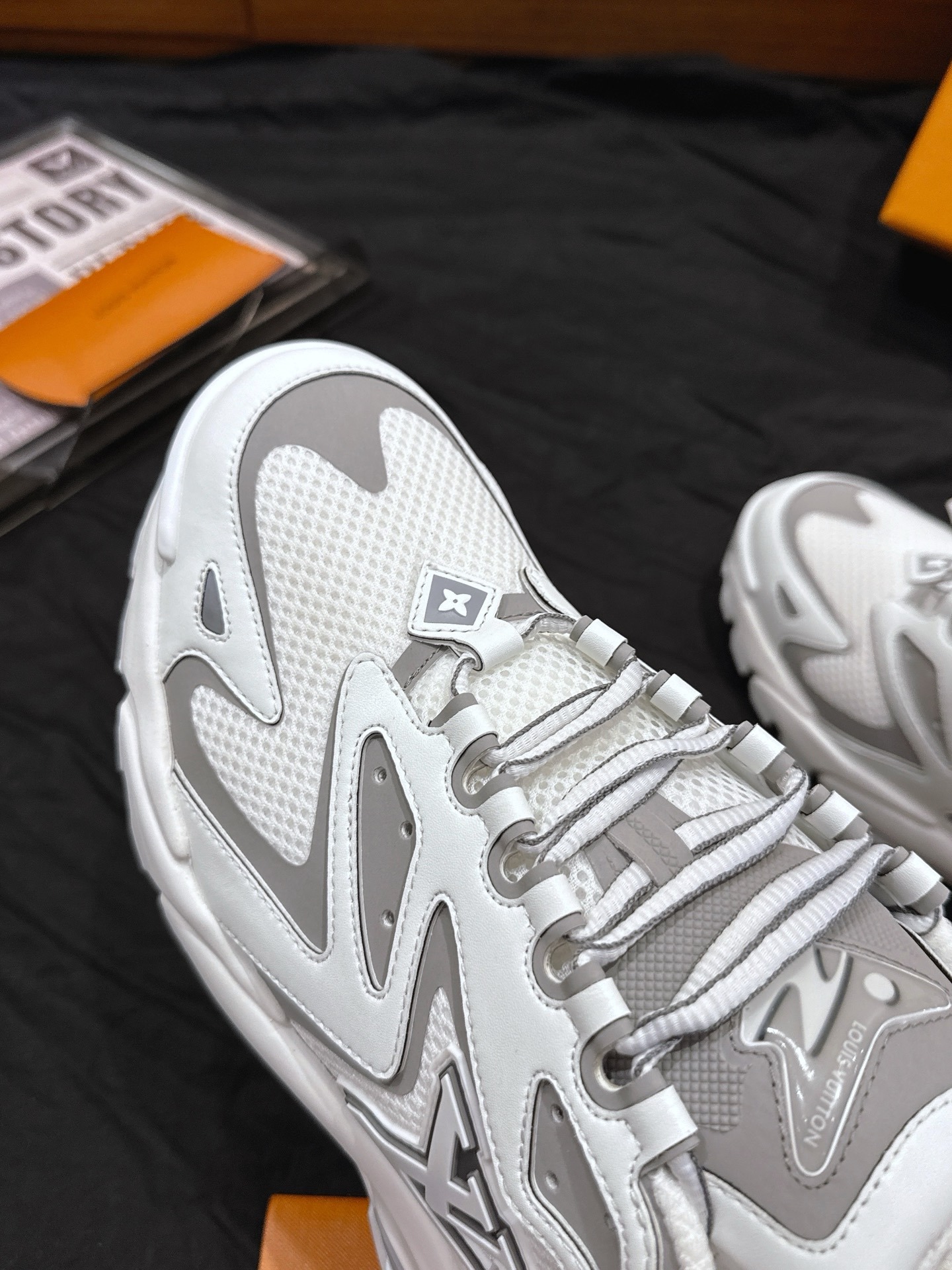 White Gray Breathable Mesh Chunky Sneakers Men Height Increasing Non Slip Casual Walking Sports Dad Shoes