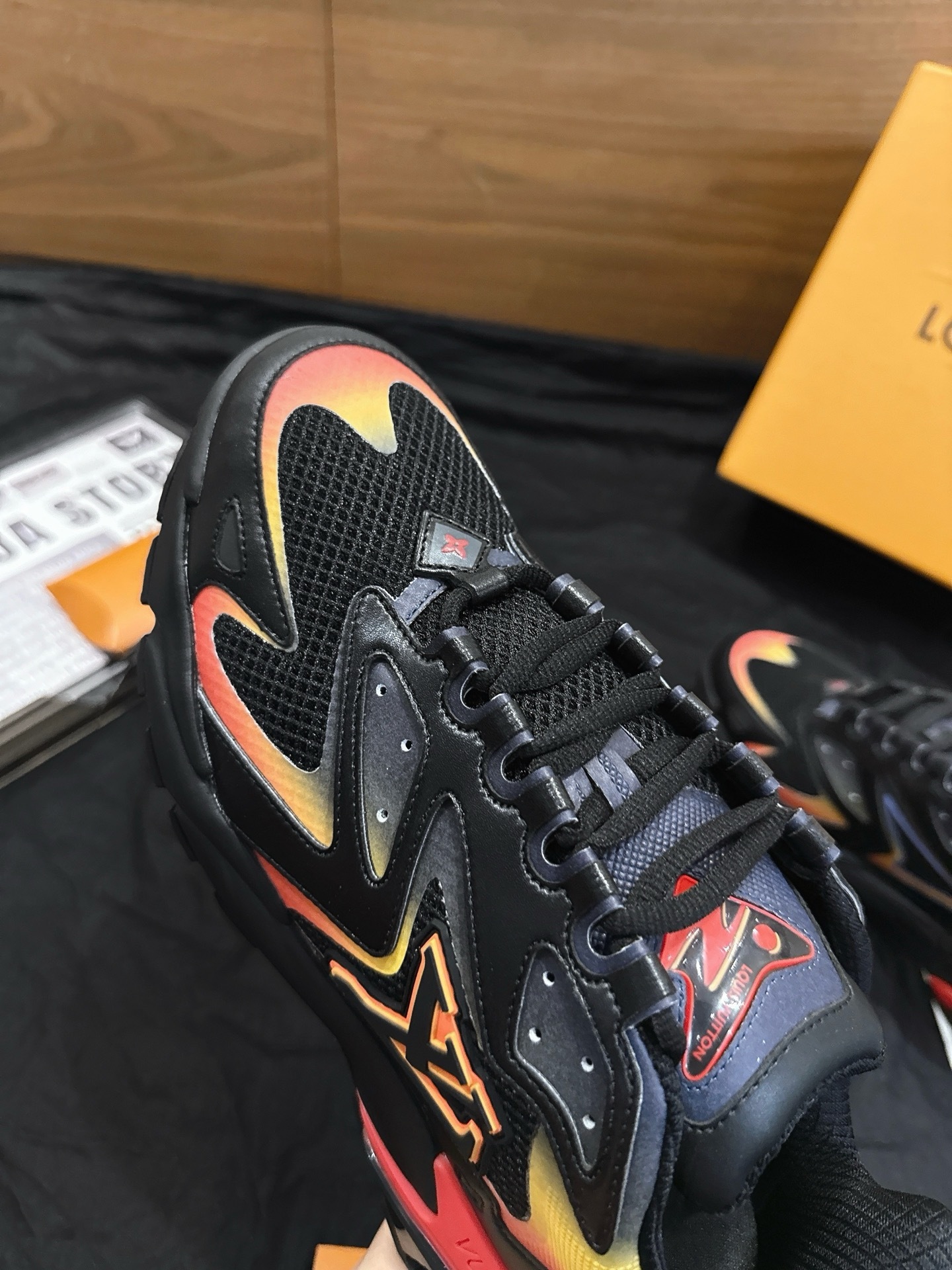 Black Gradient Red Orange Flame Print Chunky Dad Shoes Men Breathable Mesh Platform Sneakers Non Slip Outdoor Casual Sports Trainers