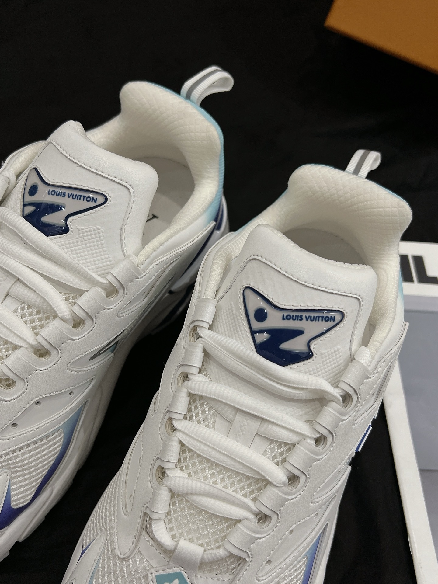 White Blue Gradient Chunky Platform Dad Shoes Men Breathable Mesh Sneakers Non-Slip Outdoor Walking Casual Sports Trainers