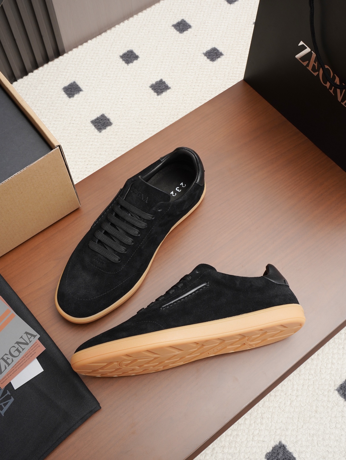 Black Suede Men Casual Sneakers Non Slip Rubber Sole Retro Low Top Daily Walking Flat Shoes