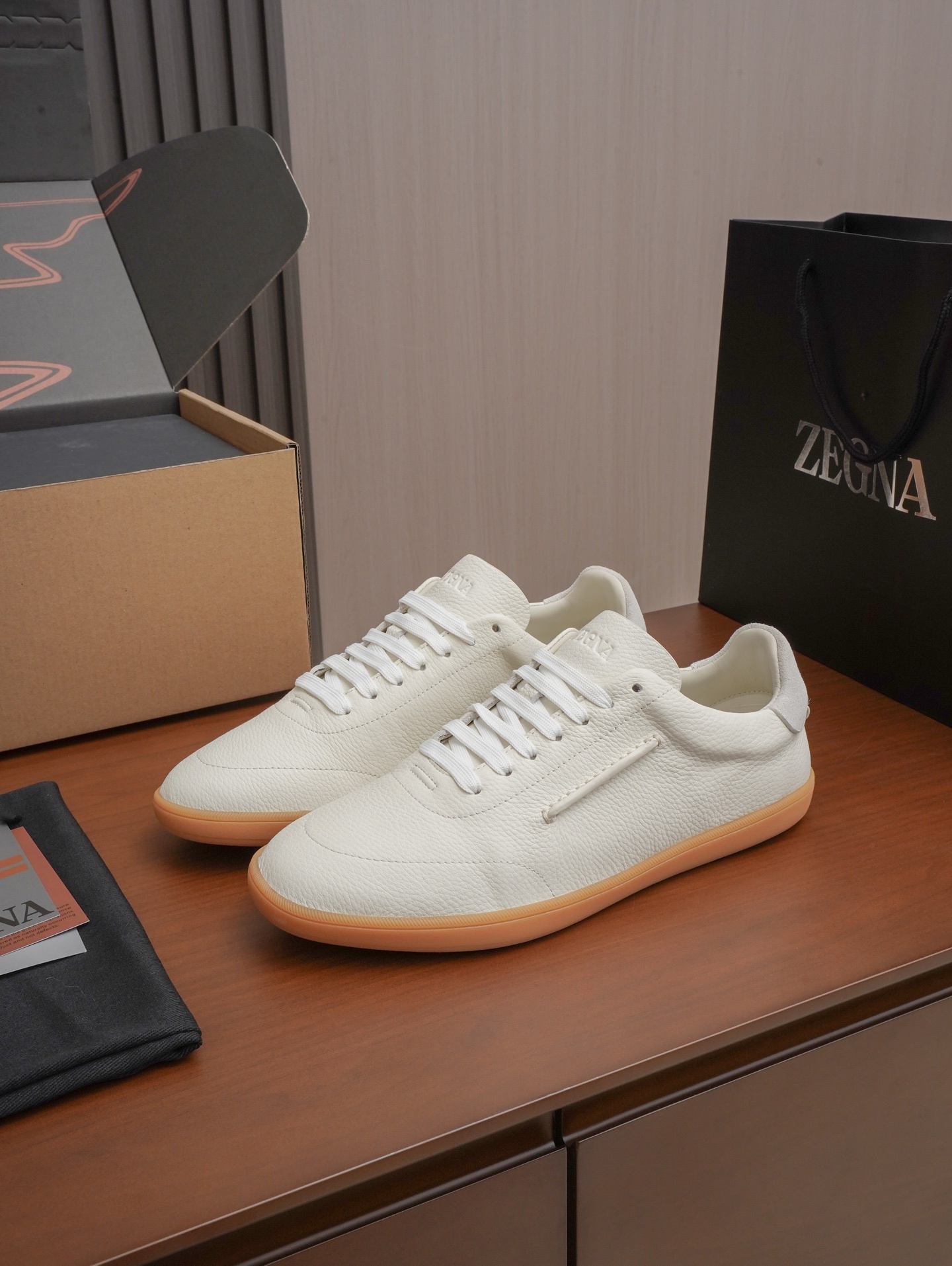 Genuine Cow Leather Men White Casual Sneakers Low Top Lace Up Shoes Gum Rubber Sole Business Daily Walking Leather Shoes