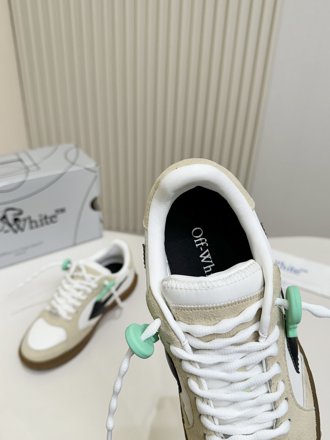 Beige White Arrow Logo Patchwork Sneakers Women Retro Gum Rubber Sole Low Top Casual Skate Shoes Fashion Daily Walking Flat Shoes