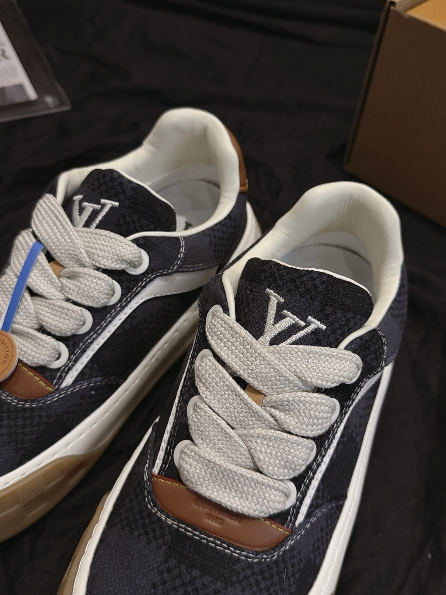 Dark Denim Stitching Casual Skate Shoes White Side Strip Gum Rubber Sole Retro Fashion Sneakers Unisex