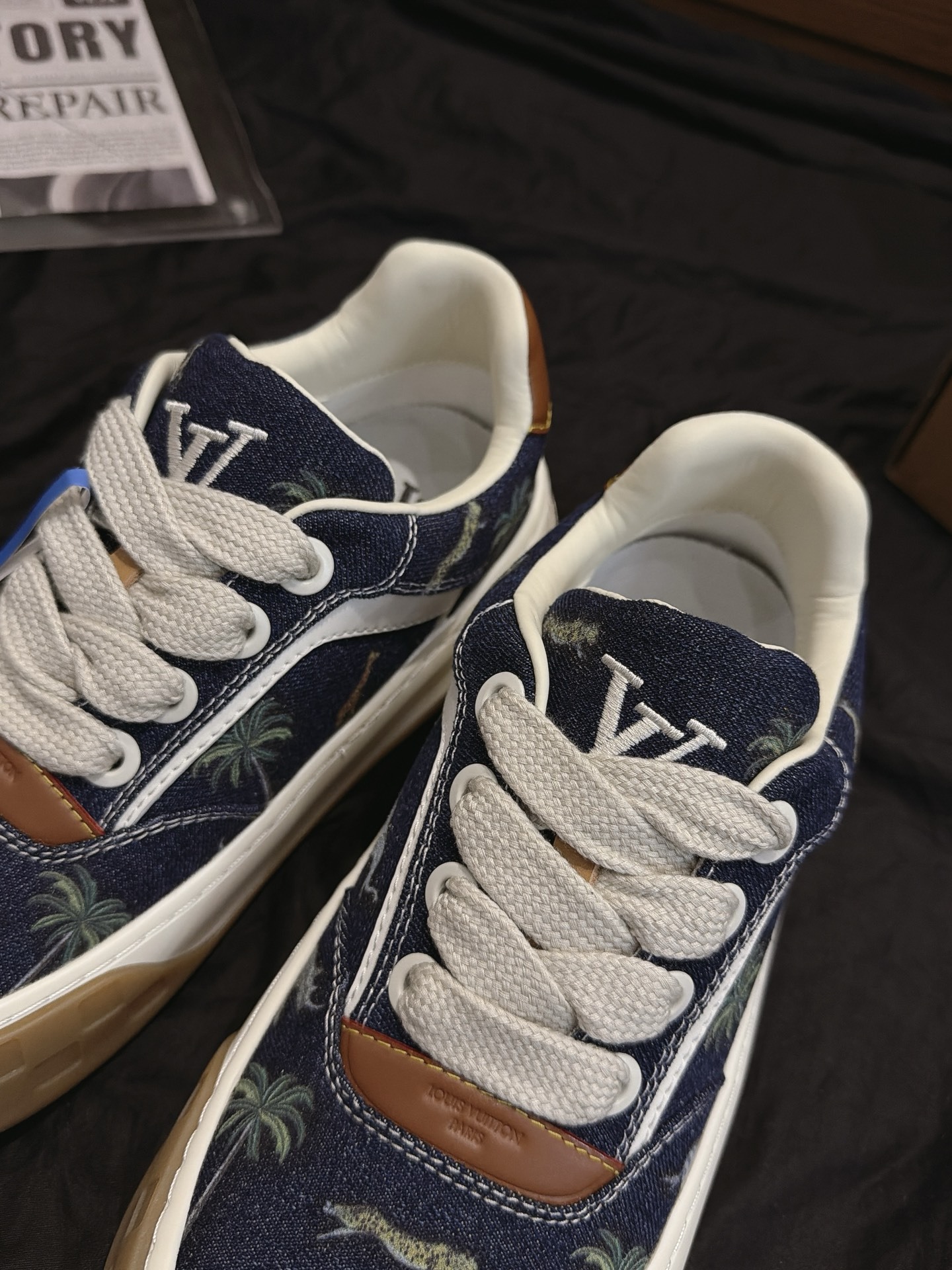 Dark Denim Printed Canvas Casual Skate Shoes White Side Stripe Gum Rubber Sole Retro Low Top Sneakers Unisex