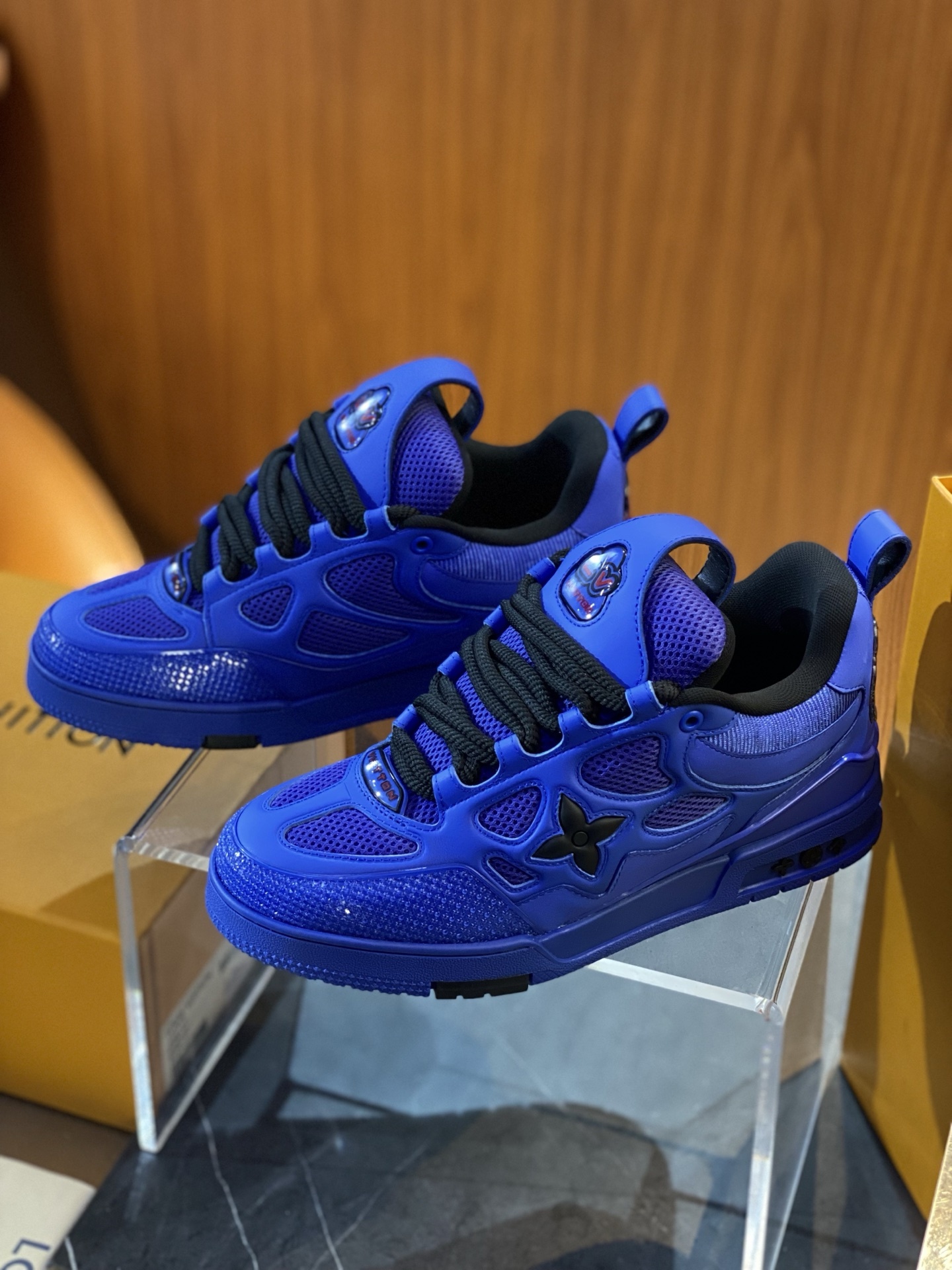 Men Solid Color Breathable Mesh Skate Shoes Low Top Lace Up Casual Sneakers Non Slip Thick Sole Fashion Street Shoes 2 Colors Green Blue Available