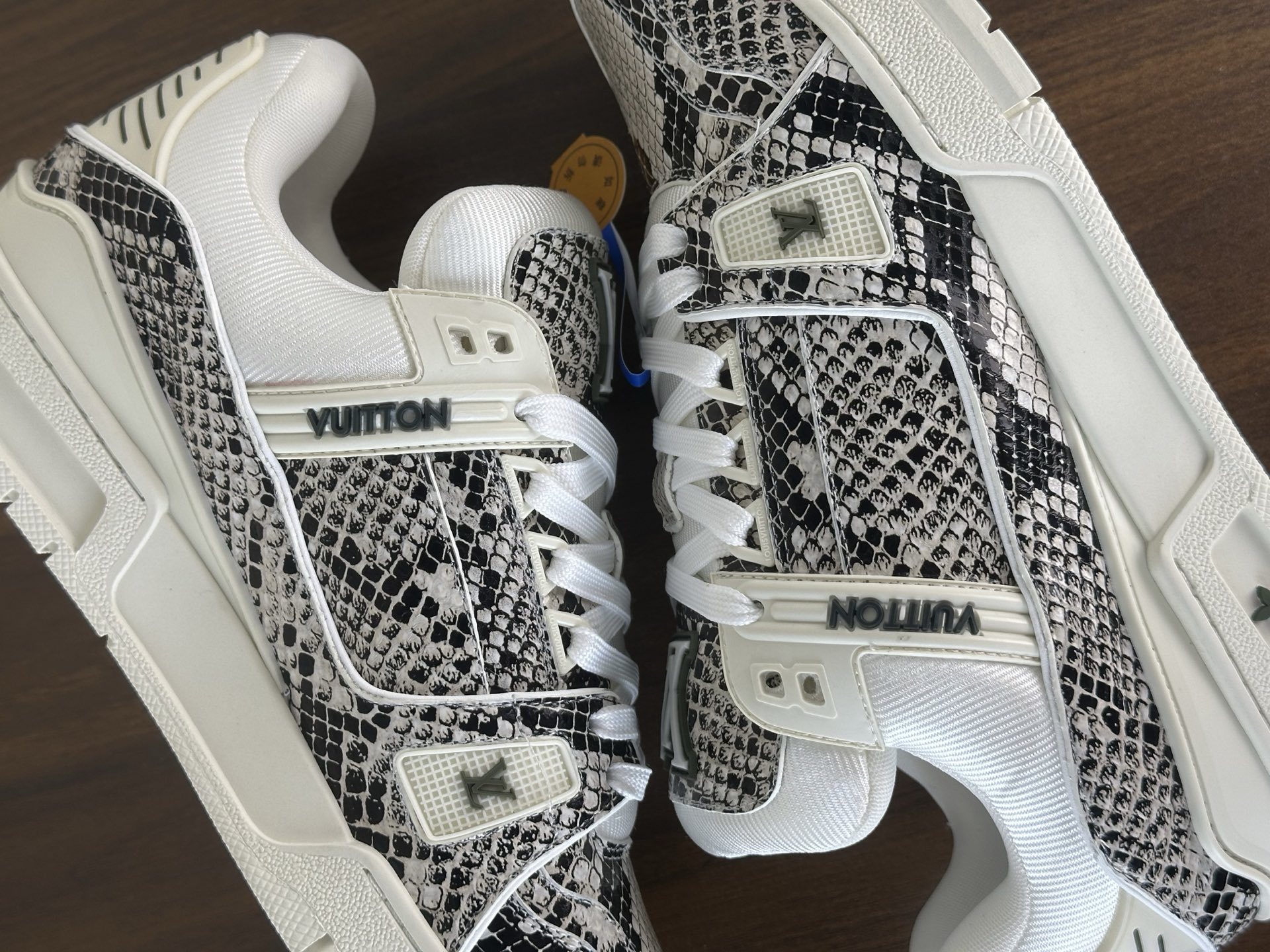 Men Retro Printed Patchwork Skate Shoes Low Top Lace Up Casual Sneakers Wear-resistant Non-slip Thick Sole Street Fashion Walking Shoes