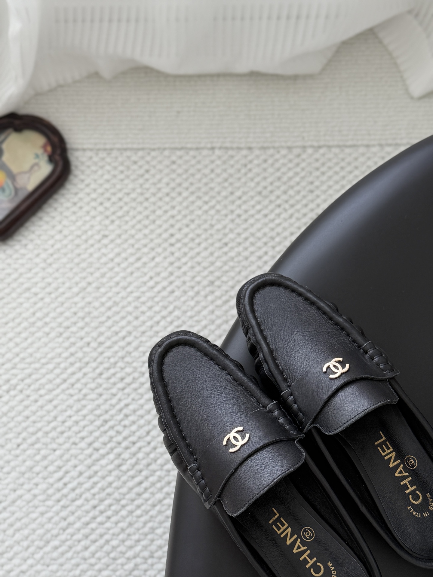 Black Leather Slip On Loafers Women Classic Metal Logo Flat Casual Driving Shoes