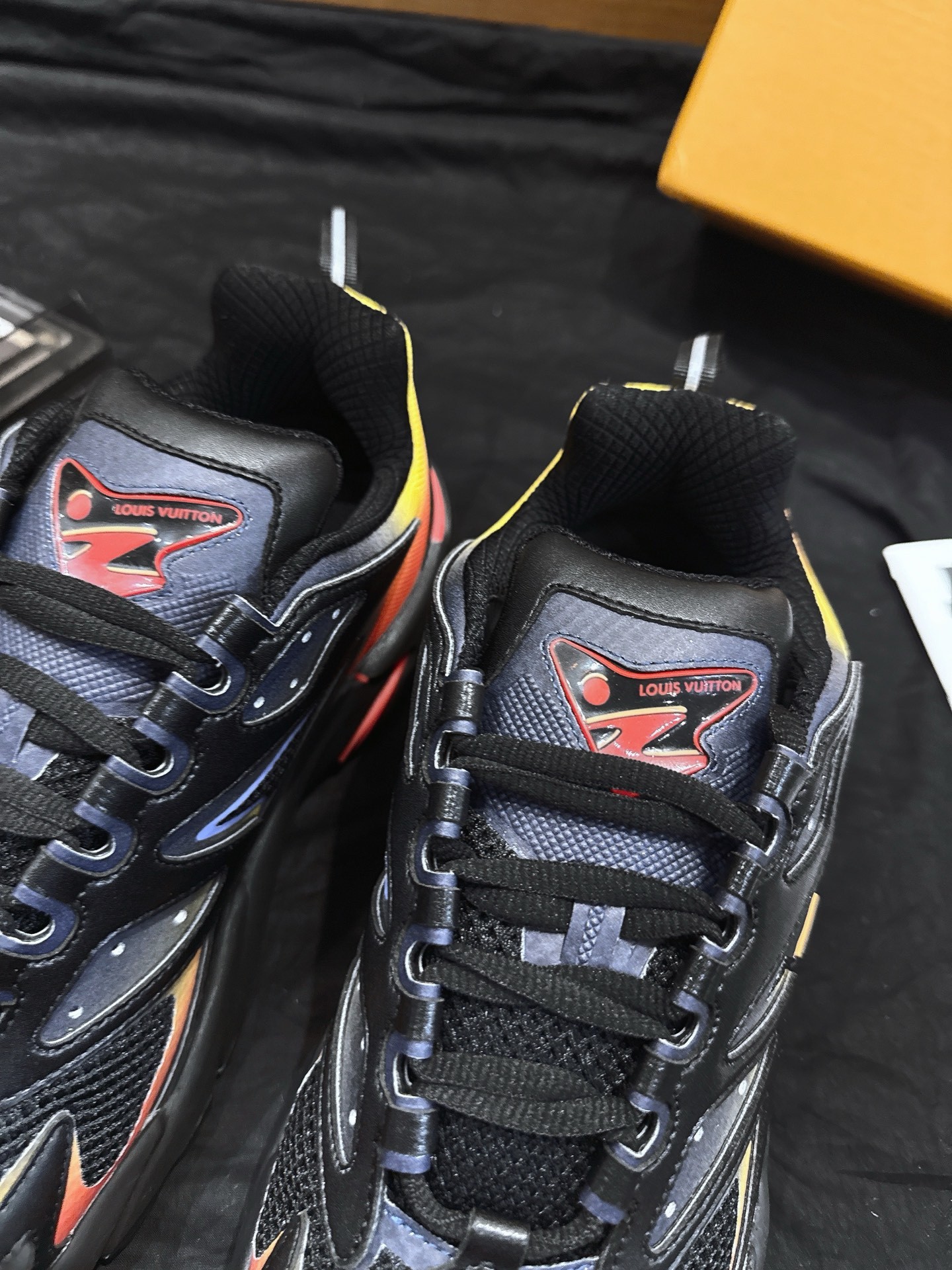 Black Gradient Red Orange Flame Print Chunky Dad Shoes Men Breathable Mesh Platform Sneakers Non Slip Outdoor Casual Sports Trainers