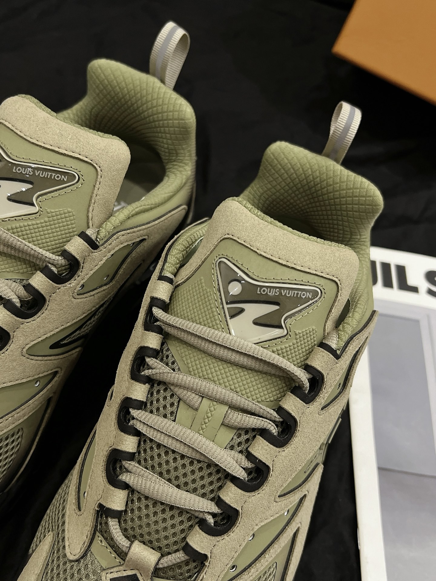 Army Green Black Color Block Chunky Hiking Sneakers Men Breathable Mesh Non-Slip Thick Sole Outdoor Fashion Casual Dad Shoes