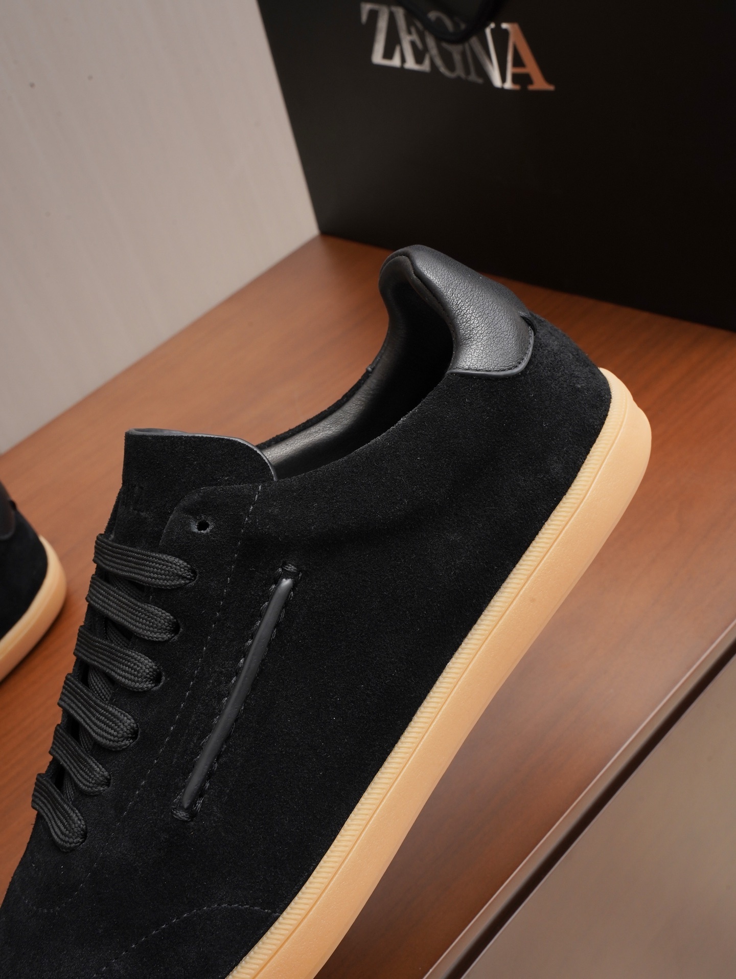 Black Suede Men Casual Sneakers Non Slip Rubber Sole Retro Low Top Daily Walking Flat Shoes