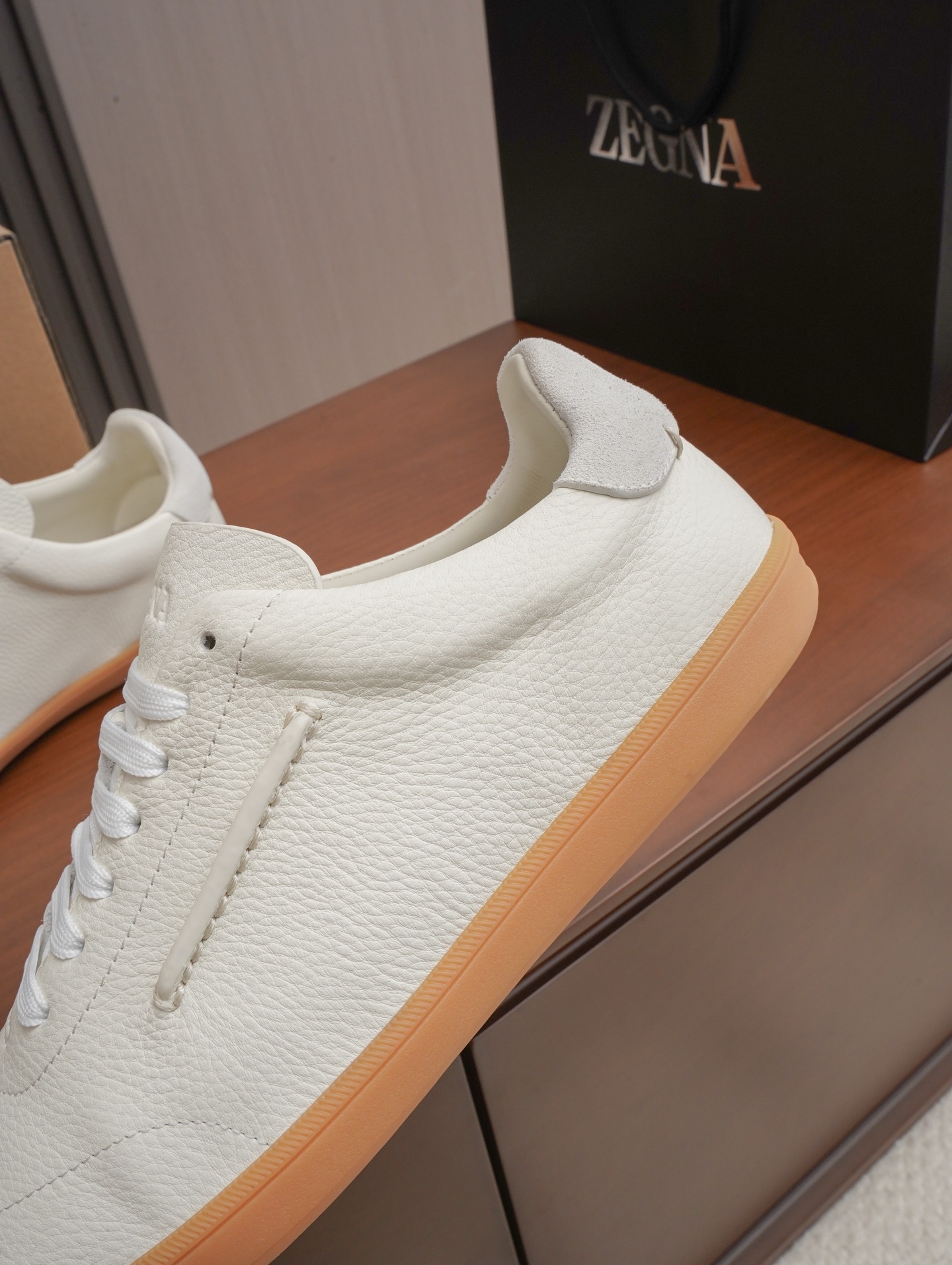 Genuine Cow Leather Men White Casual Sneakers Low Top Lace Up Shoes Gum Rubber Sole Business Daily Walking Leather Shoes