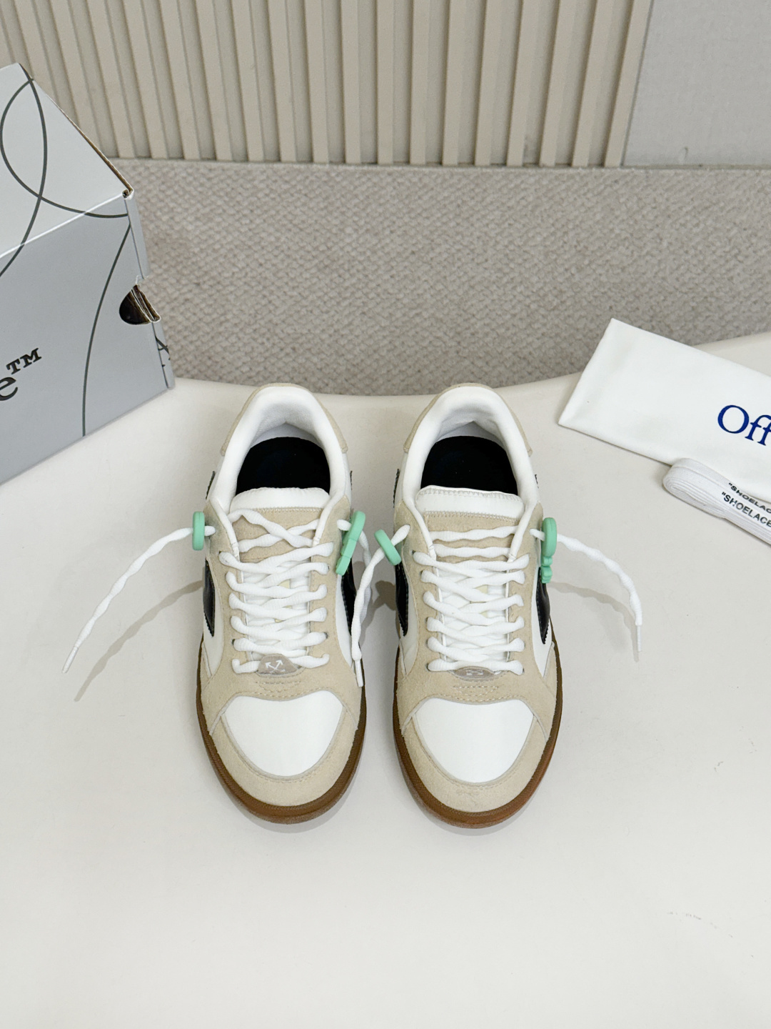 Beige White Arrow Logo Patchwork Sneakers Women Retro Gum Rubber Sole Low Top Casual Skate Shoes Fashion Daily Walking Flat Shoes