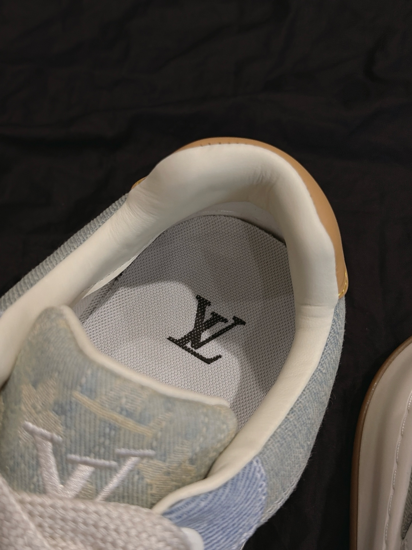 Light Blue Washed Denim Low Top Skate Shoes White Side Stripe Gum Rubber Sole Retro Casual Board Sneakers Unisex