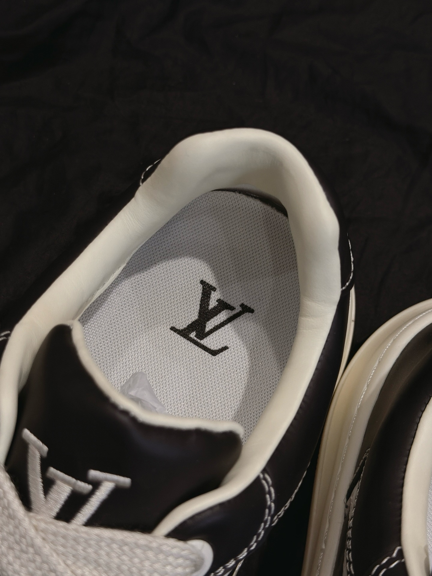 Black Leather Low Top Skate Shoes White Geometric Side Strip Thick Sole Non Slip Casual Board Sneakers Unisex