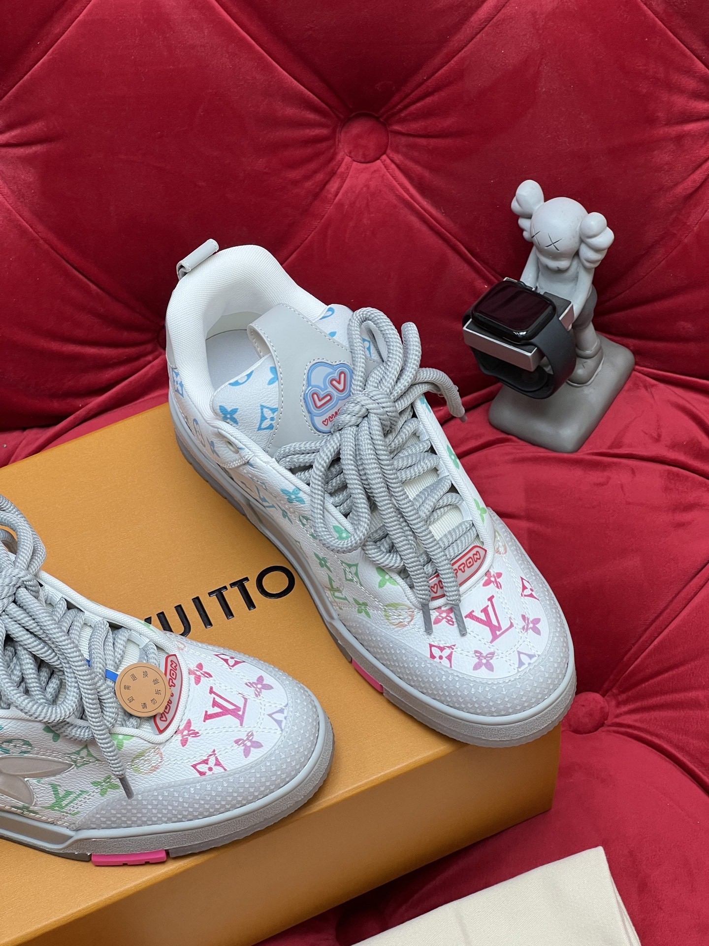 Unisex White Colorful Graffiti Print Low Top Skate Shoes Lace Up Casual Sneakers Breathable Non-slip Wear Resistant Street Daily Walking Shoes