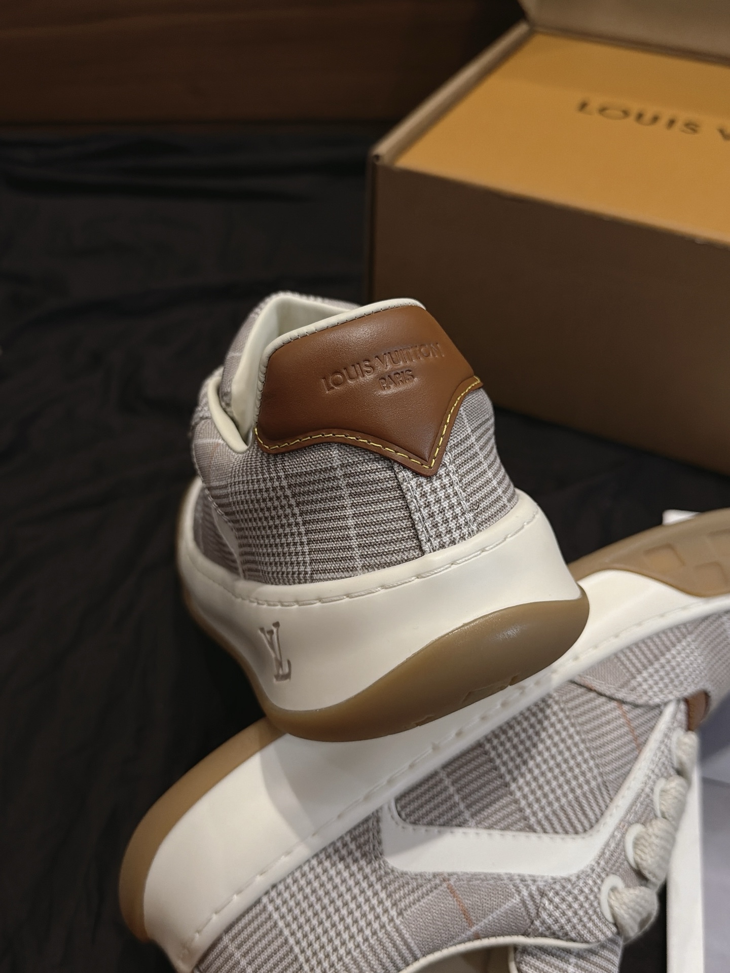 Plaid Mesh Breathable Casual Skate Shoes White Side Stripe Gum Rubber Sole Retro Lightweight Sneakers Unisex