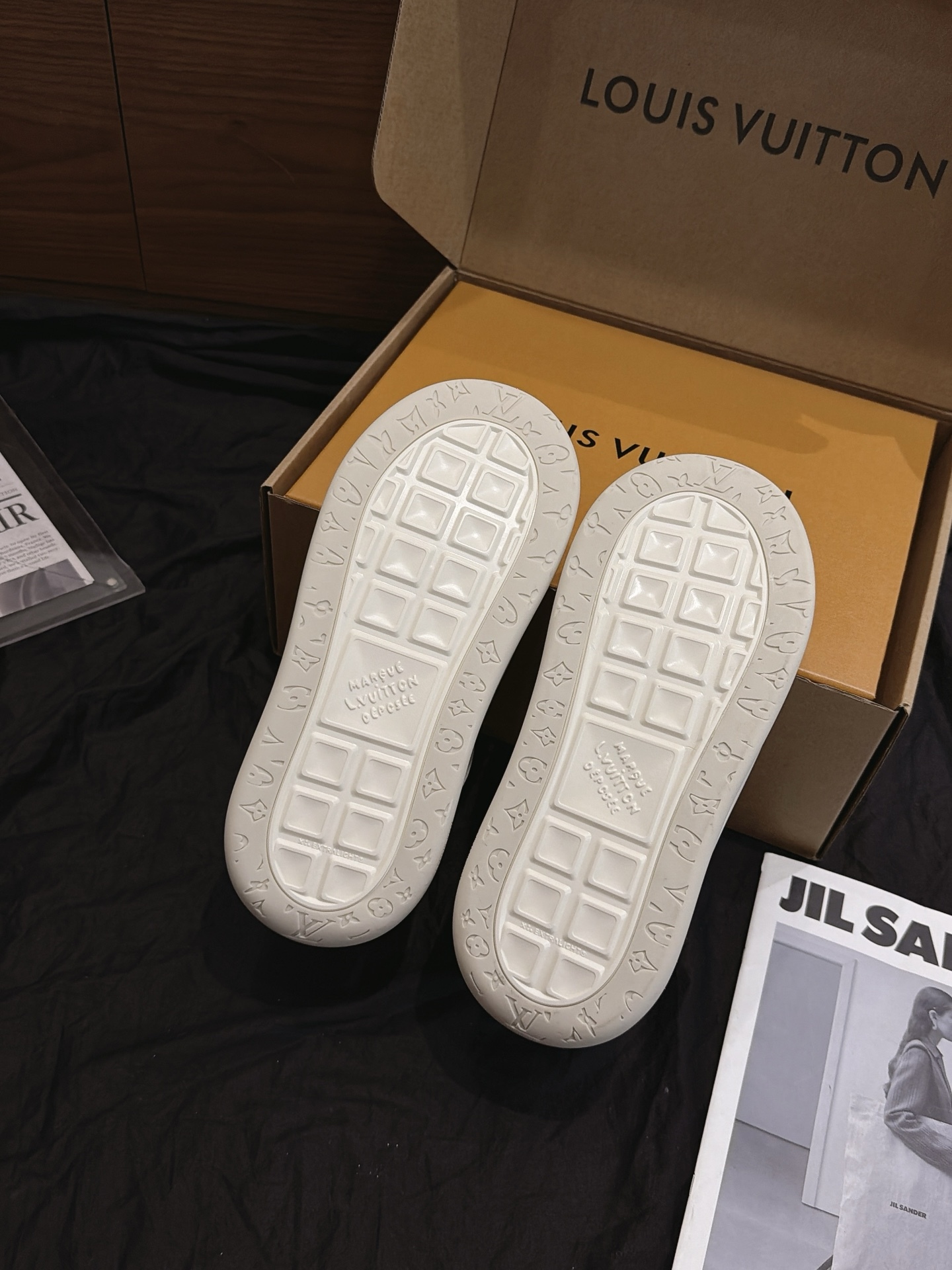 Black Leather Low Top Skate Shoes White Geometric Side Strip Thick Sole Non Slip Casual Board Sneakers Unisex