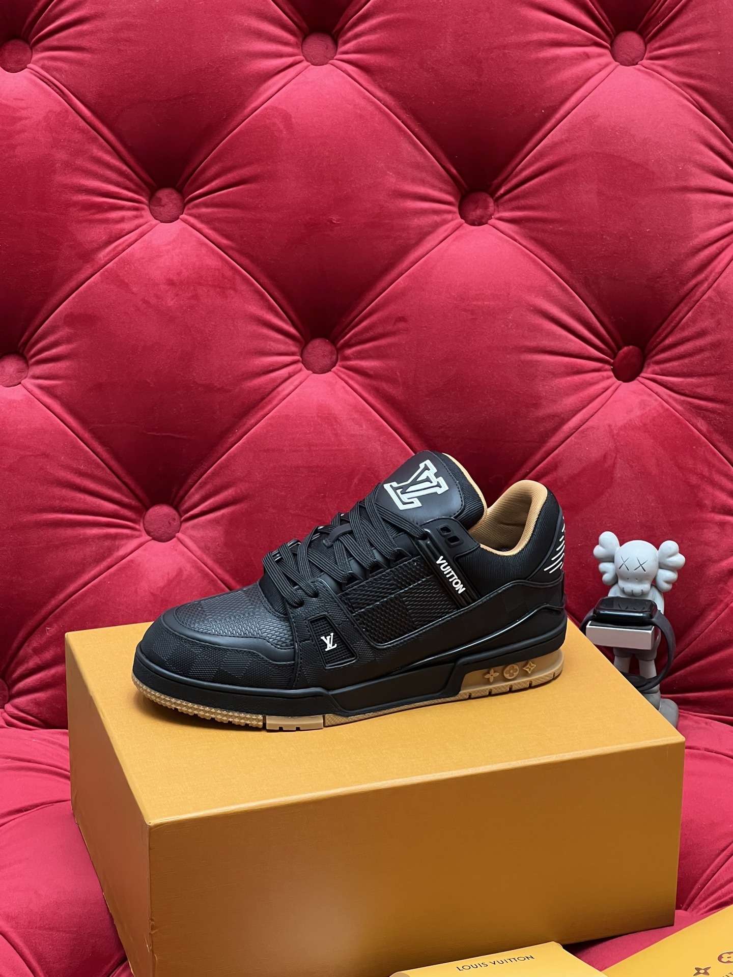 Men All Black Leather Low Top Skate Shoes Retro Stitching Casual Board Shoes Wear-resistant Non-slip Street Fashion Walking Sneakers